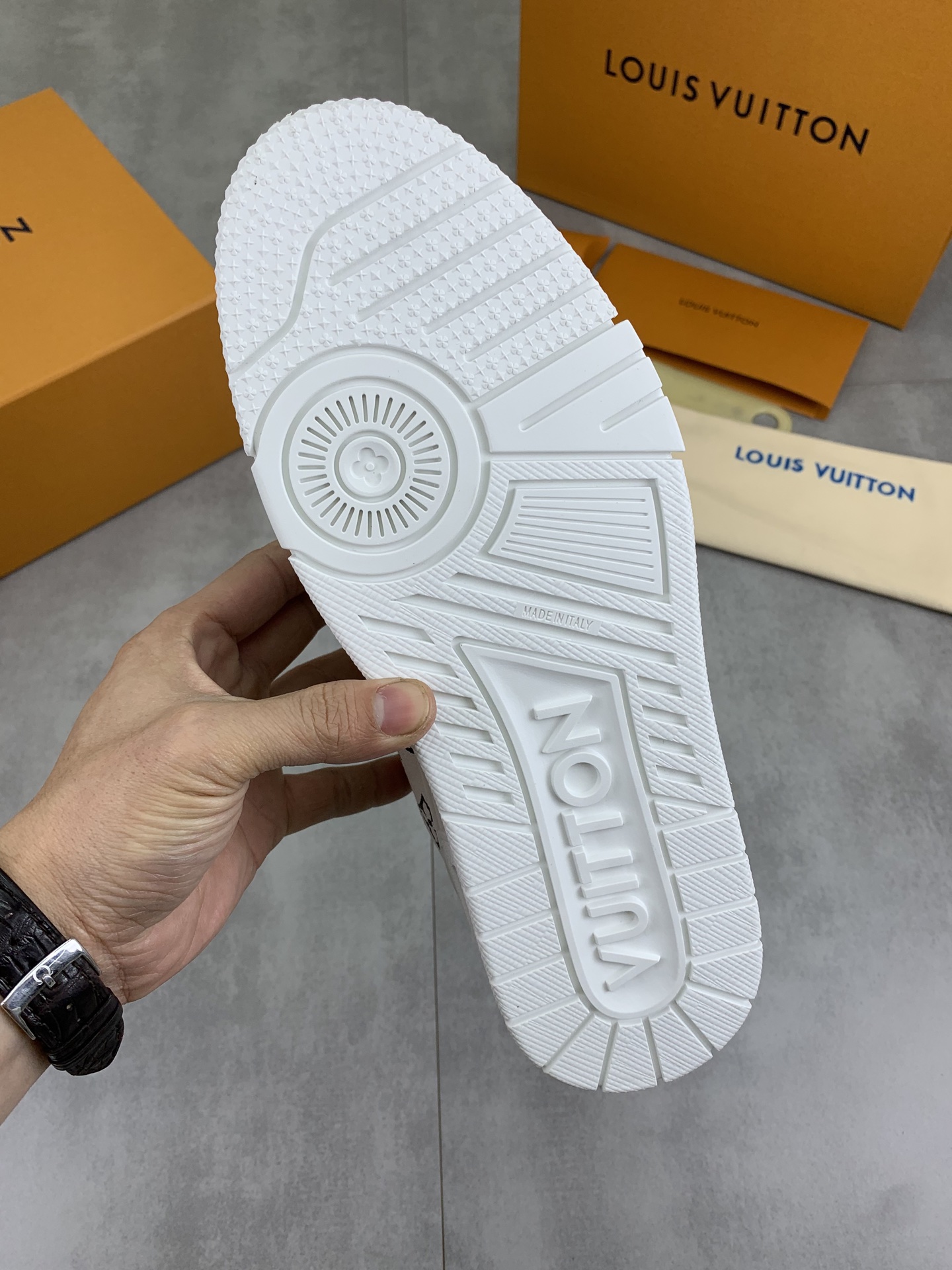 Louis Vuitton High-Top Sneakers in White Leather with Monogram Design 9 i1743269375002 3807 0 7