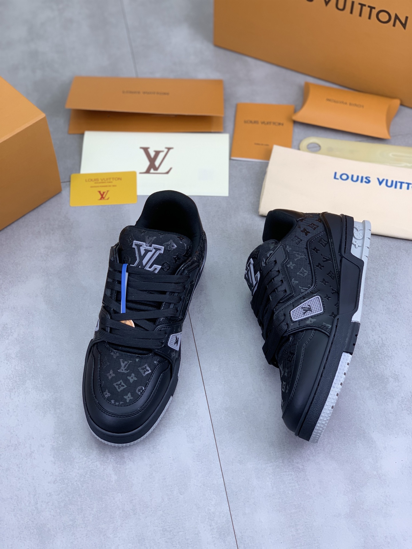 Louis Vuitton High-Top Sneakers, Original Leather, Comfortable TPU Sole Men's Shoes 20 i1743269427941 3521 0 4