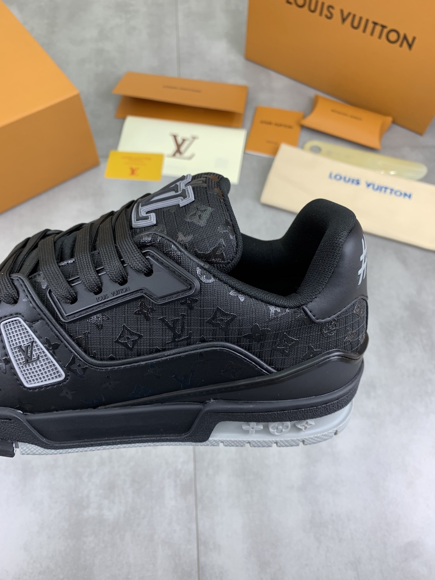 Louis Vuitton High-Top Sneakers, Original Leather, Comfortable TPU Sole Men's Shoes 22 i1743269430485 1913 0 6