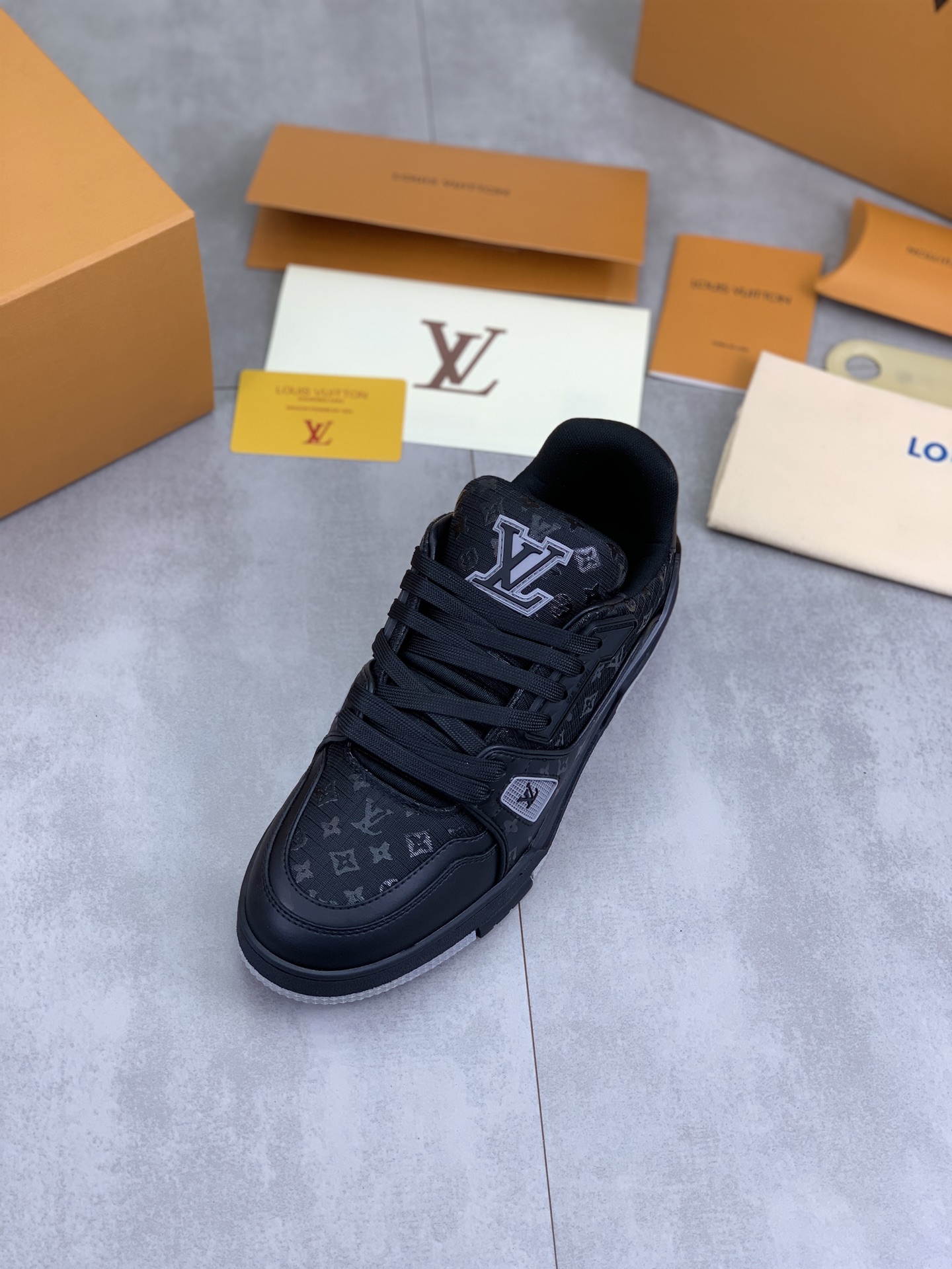 Louis Vuitton High-Top Sneakers, Original Leather, Comfortable TPU Sole Men's Shoes 19 i1743269430585 9111 0 3