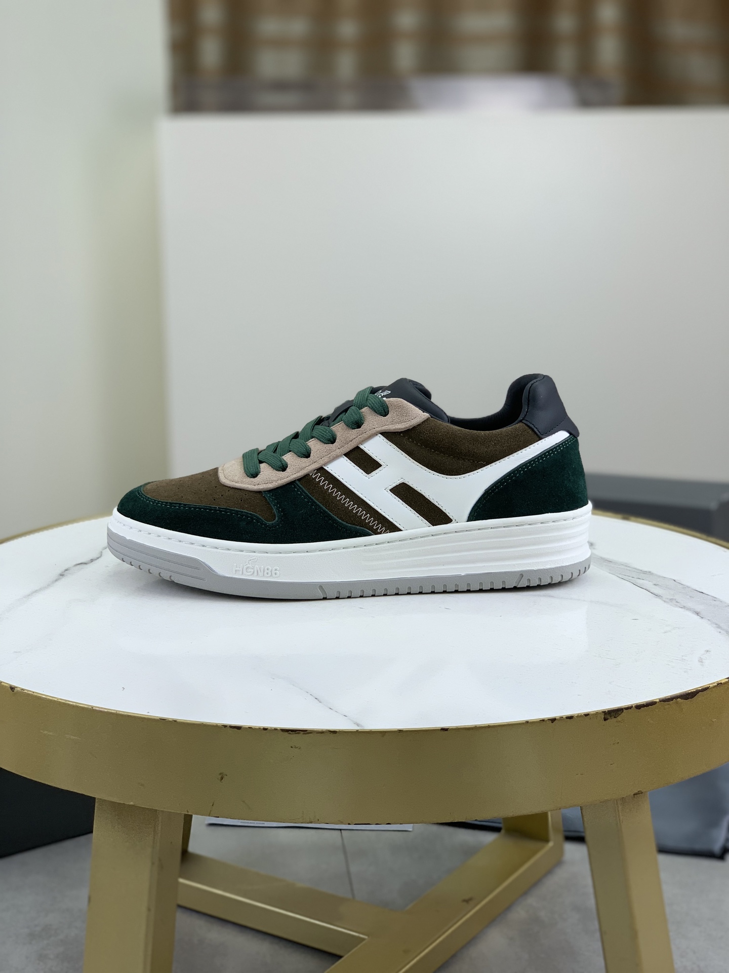 Hogan H630 Series Sneakers: Retro Style, Premium Leather, and Comfortable Fit 2 i1744215724485 3772 0 0