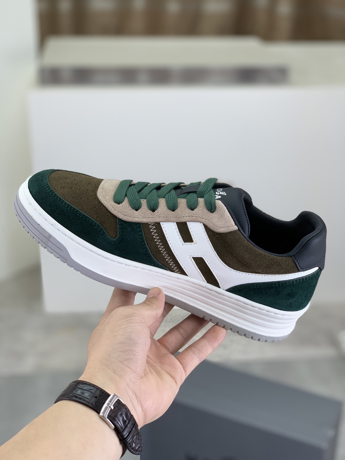 Hogan H630 Series Sneakers: Retro Style, Premium Leather, and Comfortable Fit 7 i1744215728251 4451 0 5