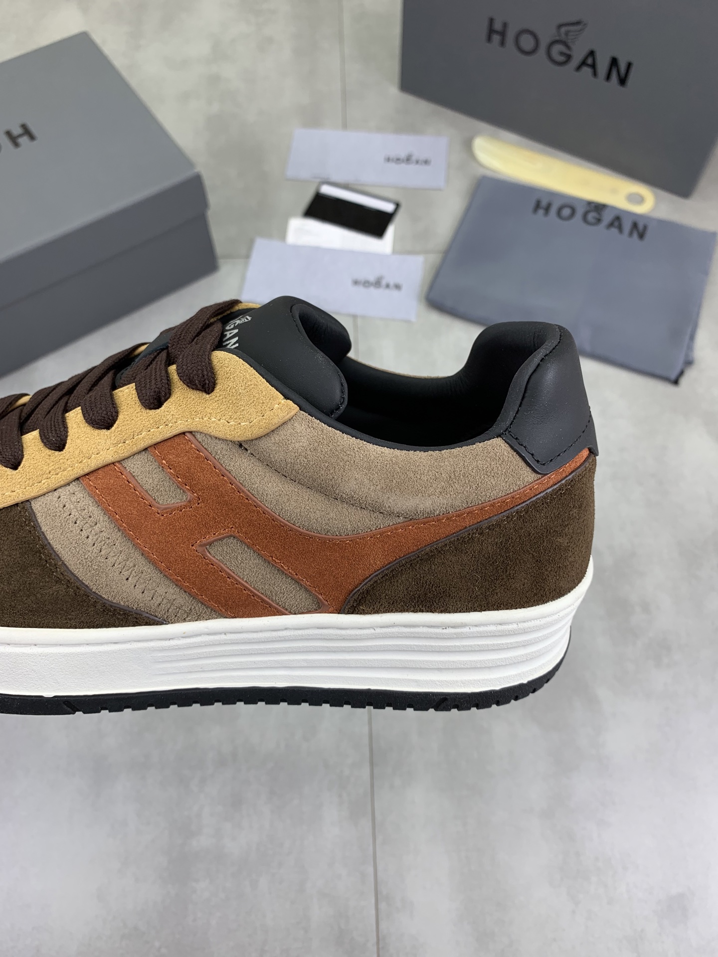 Hogan H630 Series Men's Leather Sneakers Retro Basketball Style Size 39-44 8 i1744215751880 6412 0 6