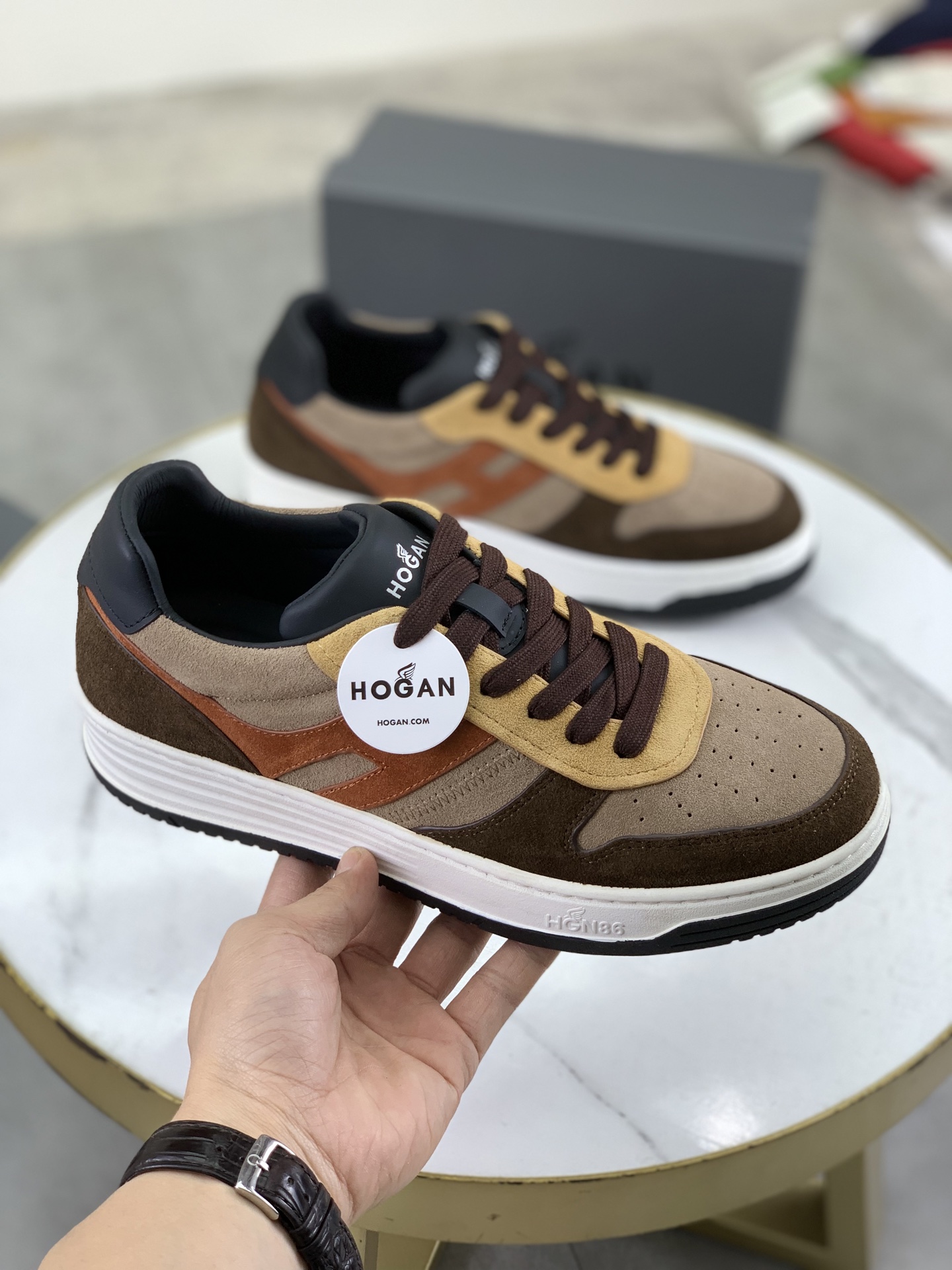 Hogan H630 Series Men's Leather Sneakers Retro Basketball Style Size 39-44 4 i1744215753885 1098 0 2
