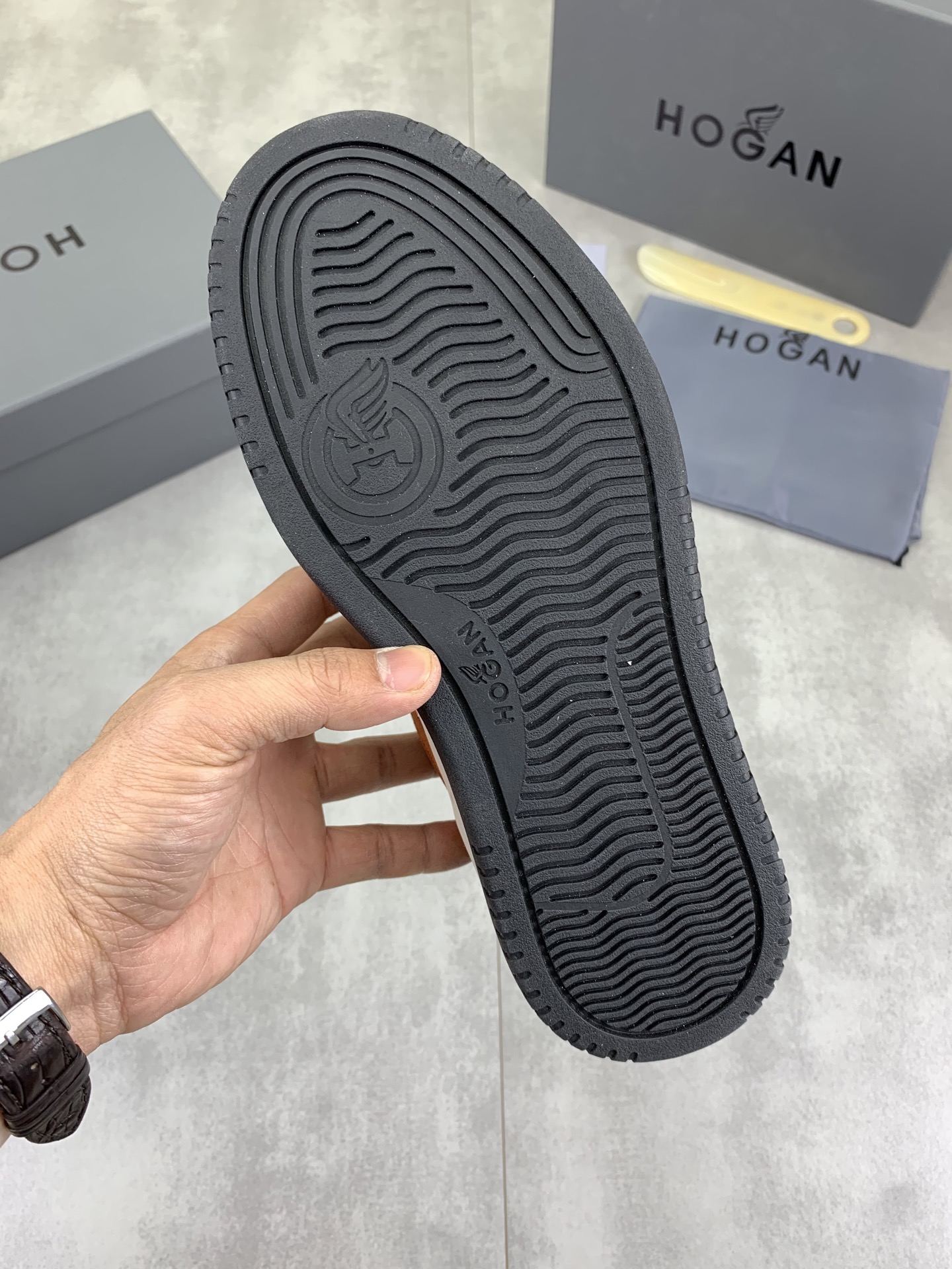 Hogan H630 Series Men's Leather Sneakers Retro Basketball Style Size 39-44 9 i1744215753898 4417 0 7