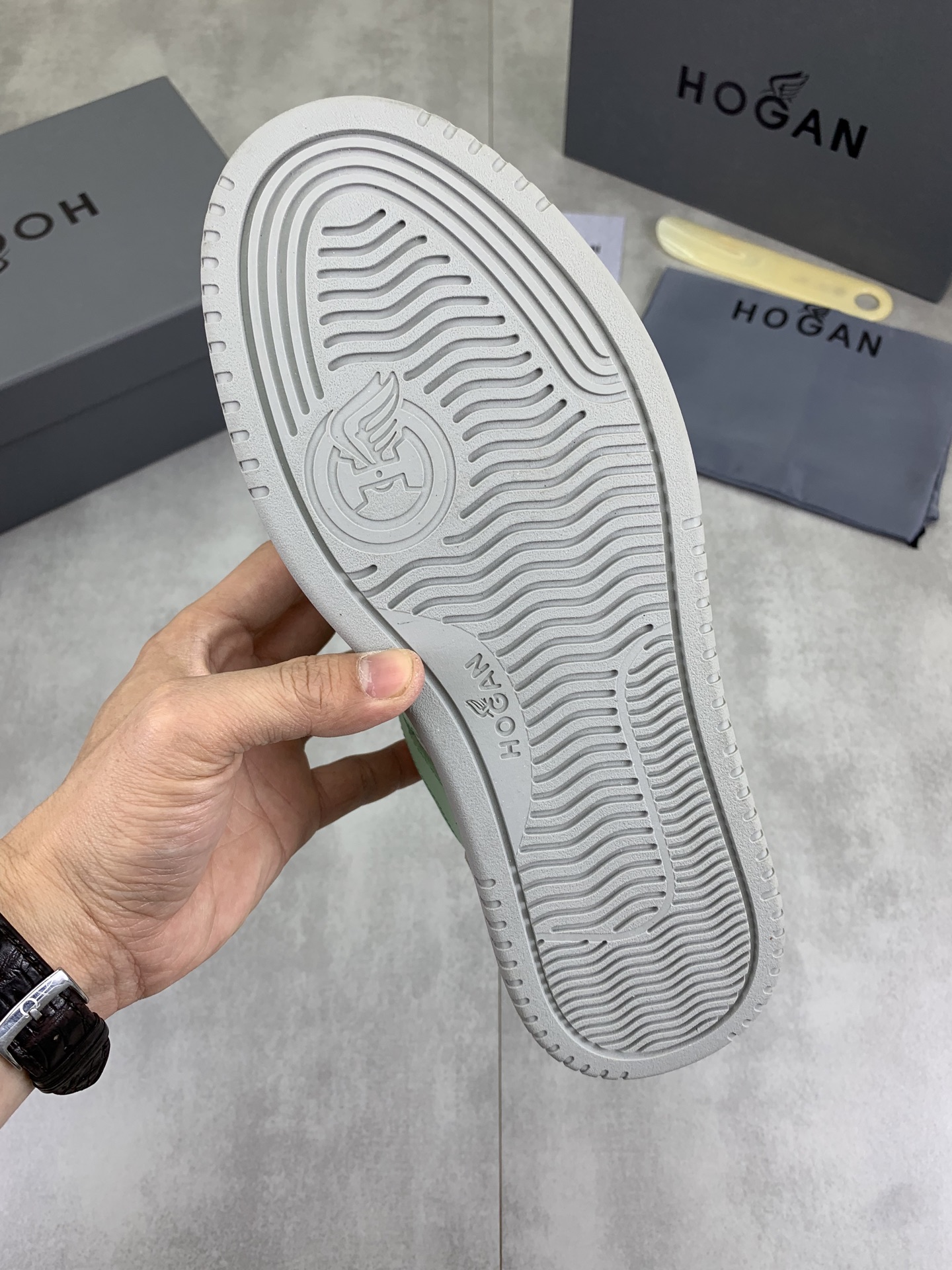 Hogan H630 Series White Leather Sneakers with Mint Green H Logo 9 i1744215771106 2596 0 7