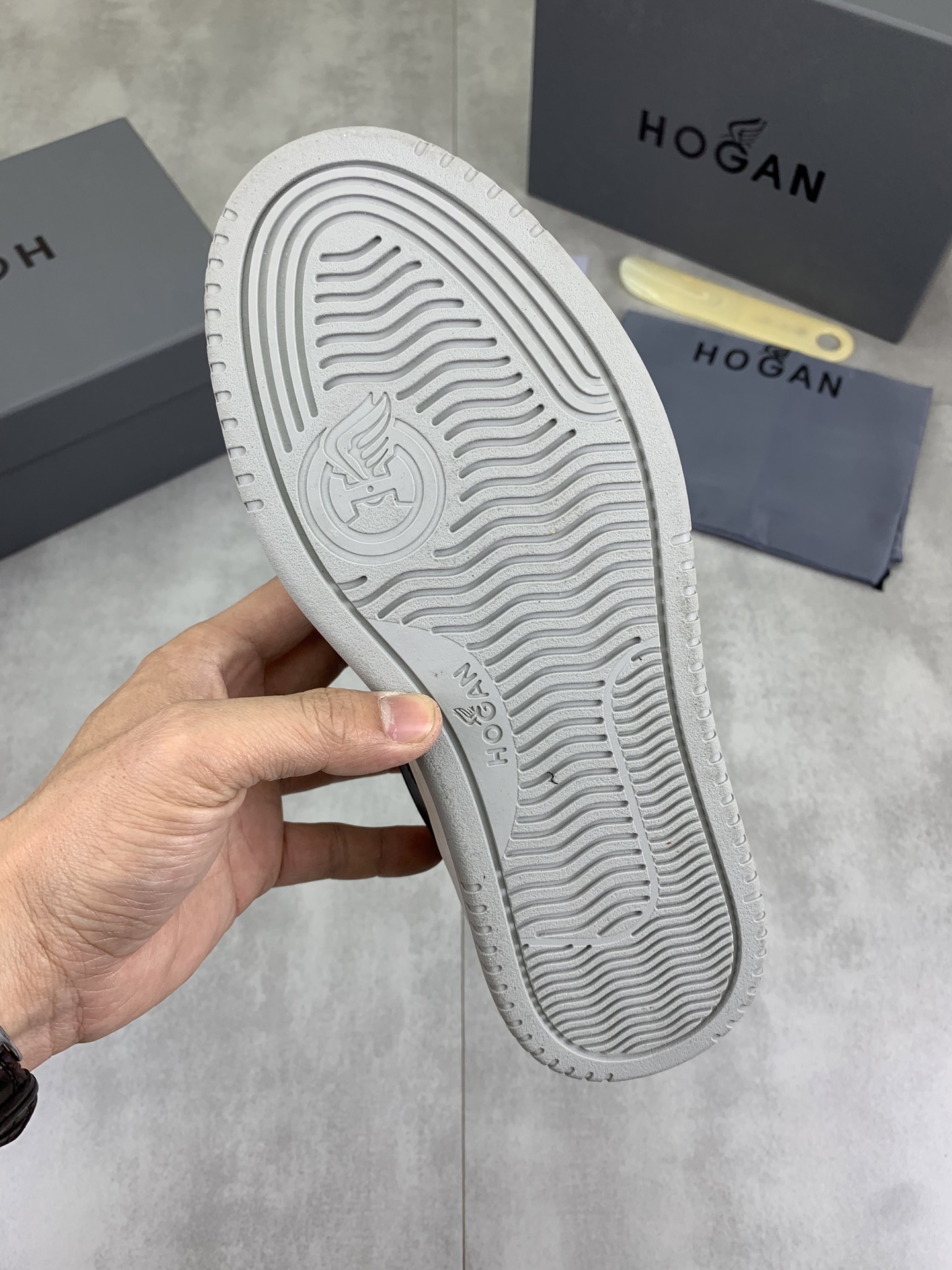 Hogan H630 Series Retro Sneakers with Leather, Comfortable EVA Sole, Sizes 39-44 9 i1744215881156 4908 0 7