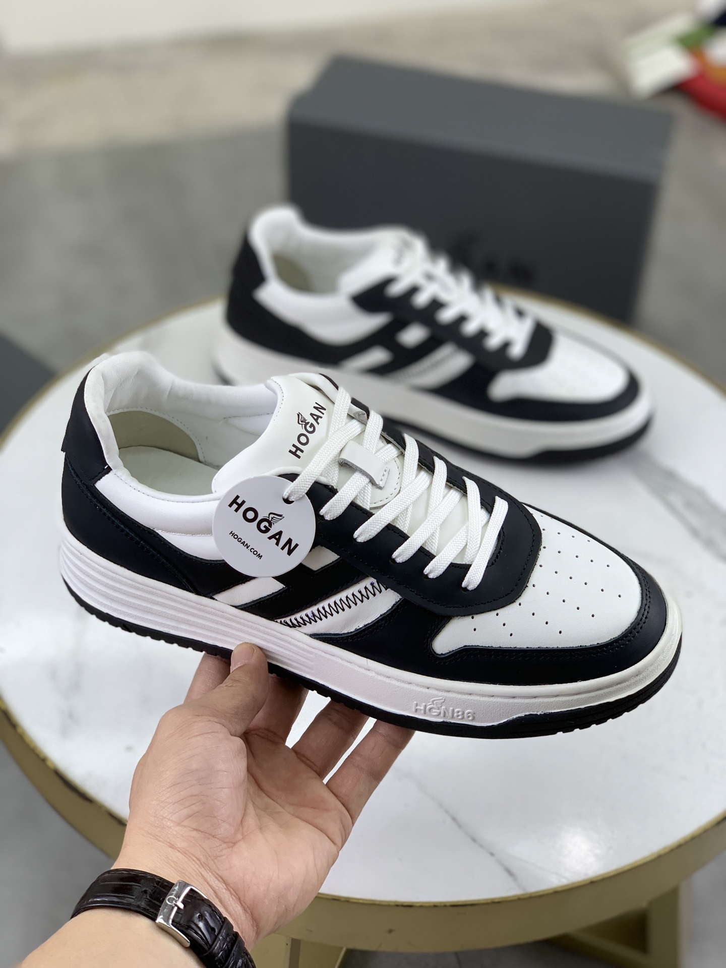 Hogan H630 Series Leather Sneakers with HGN86 Logo - Retro Style 4 i1744215929564 4340 0 2