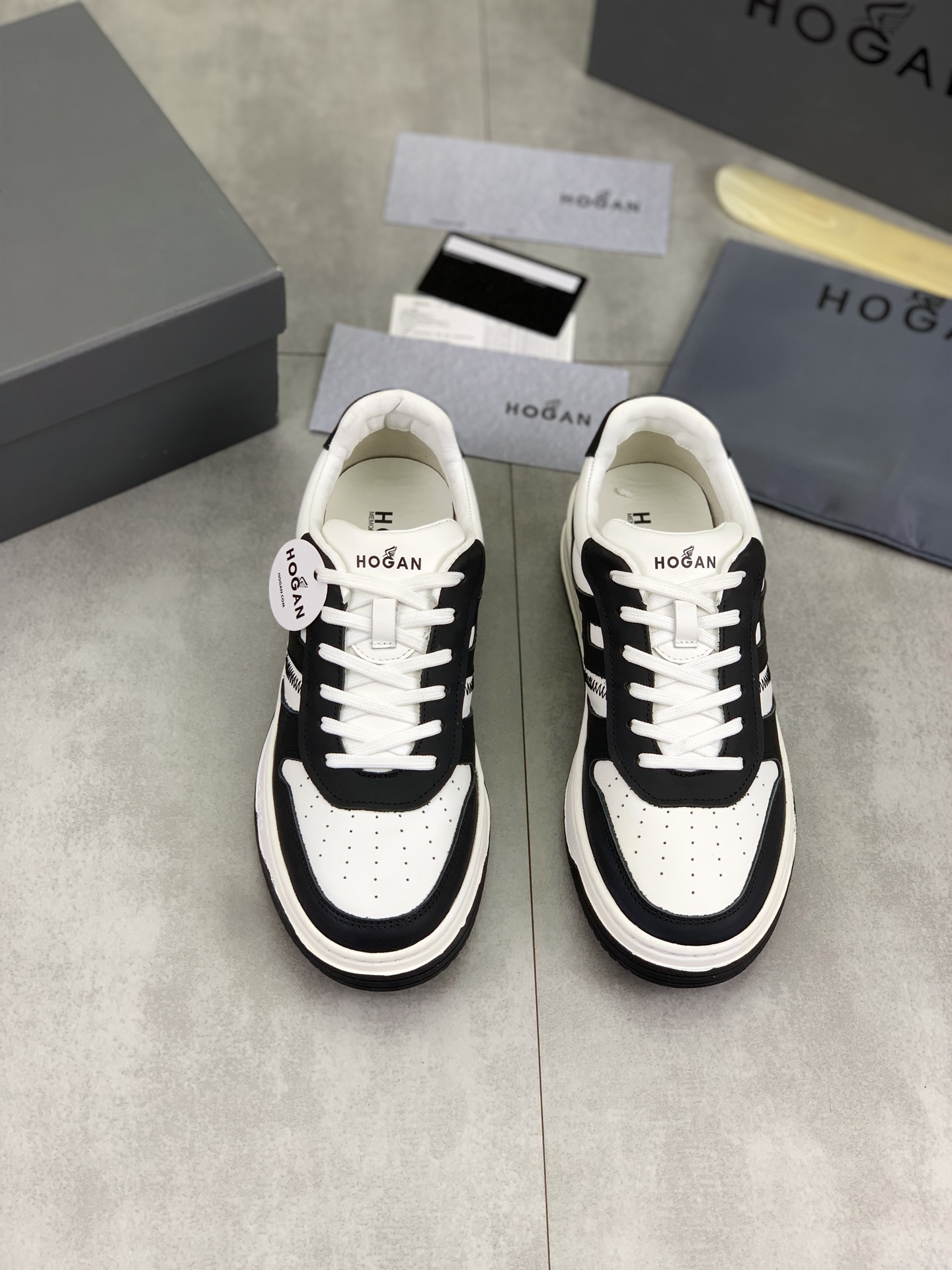Hogan H630 Series Leather Sneakers with HGN86 Logo - Retro Style 3 i1744215929719 3769 0 1