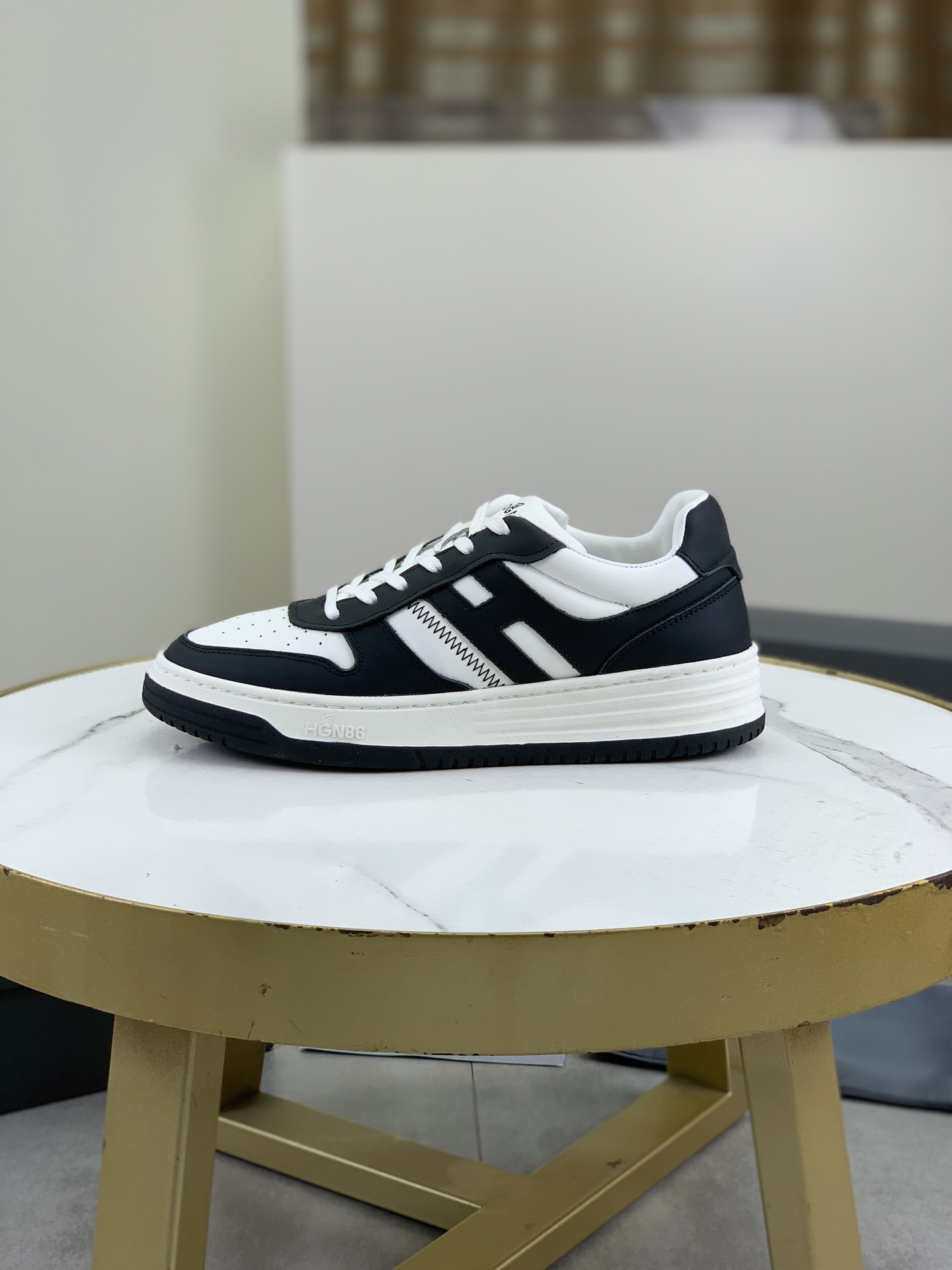Hogan H630 Series Leather Sneakers with HGN86 Logo - Retro Style 1 Hogan H630 Series Leather Sneakers with HGN86 Logo - Retro Style