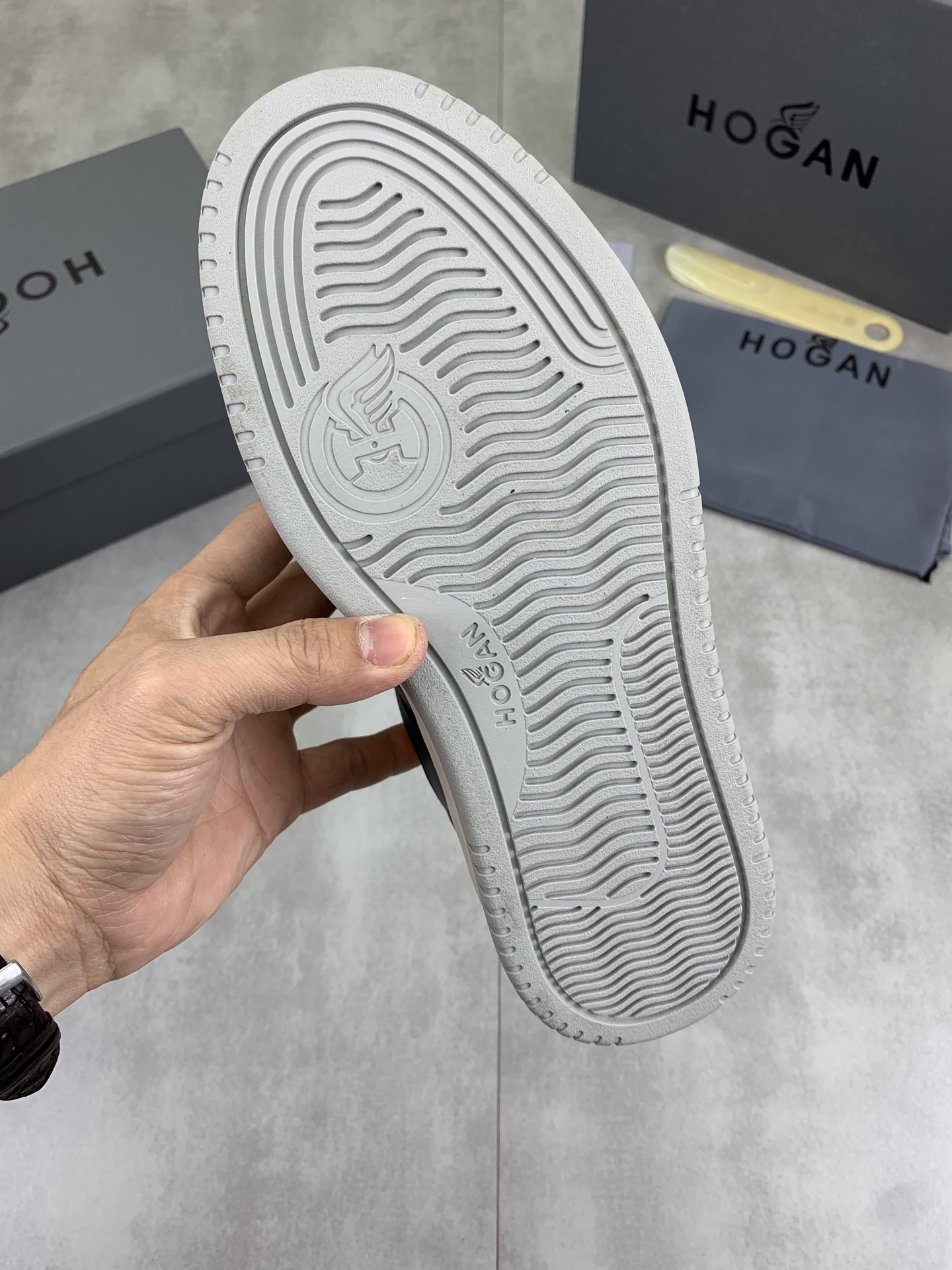 Hogan H630 Series Sneakers, Leather Upper, Retro Style, Available in Sizes 39-44 9 i1744215954639 7691 0 7
