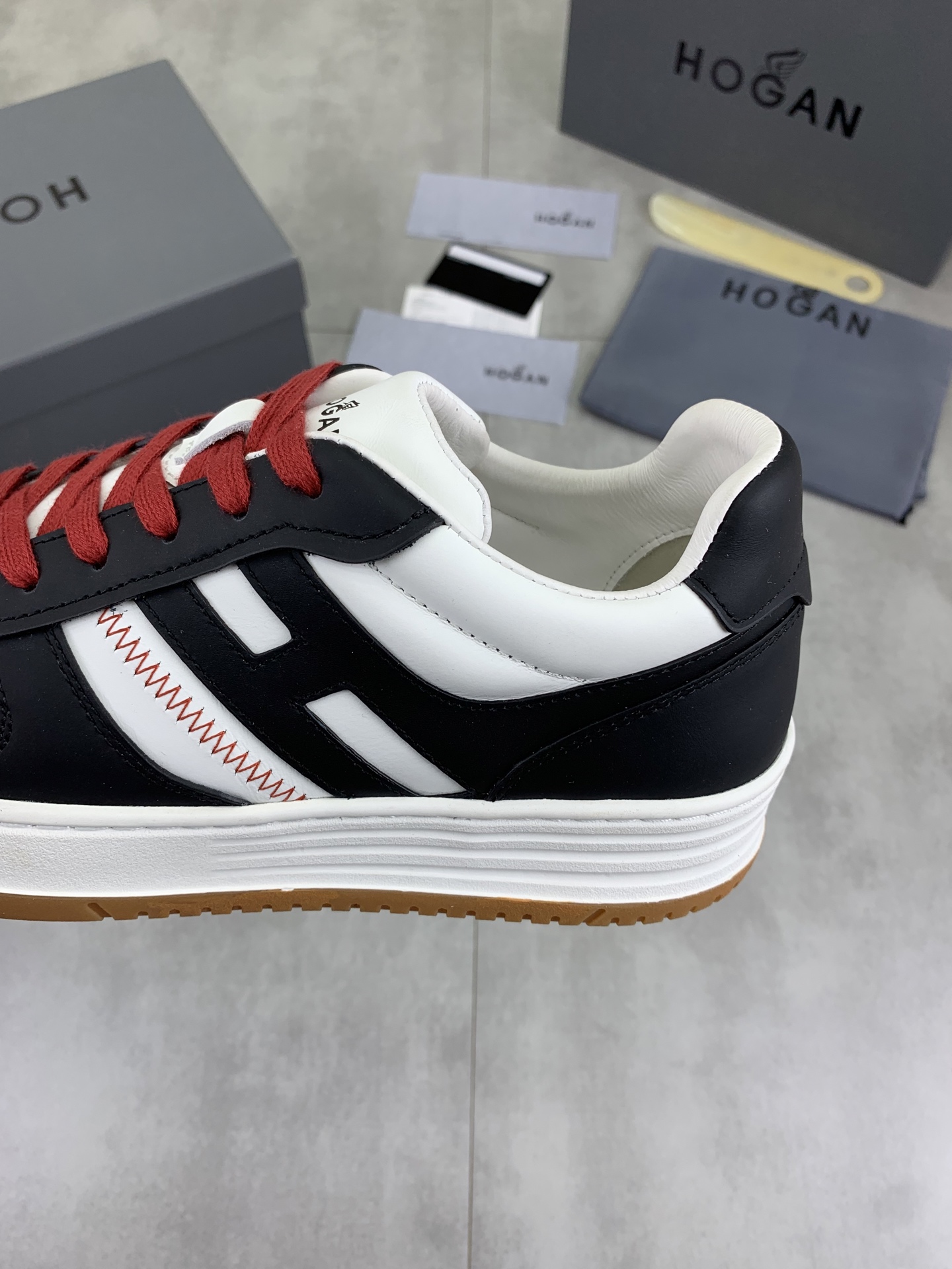 Hogan H630 Series Sneakers - Retro Style, Comfortable EVA Sole, HGN86 Detailing 8 i1744215975256 1346 0 6