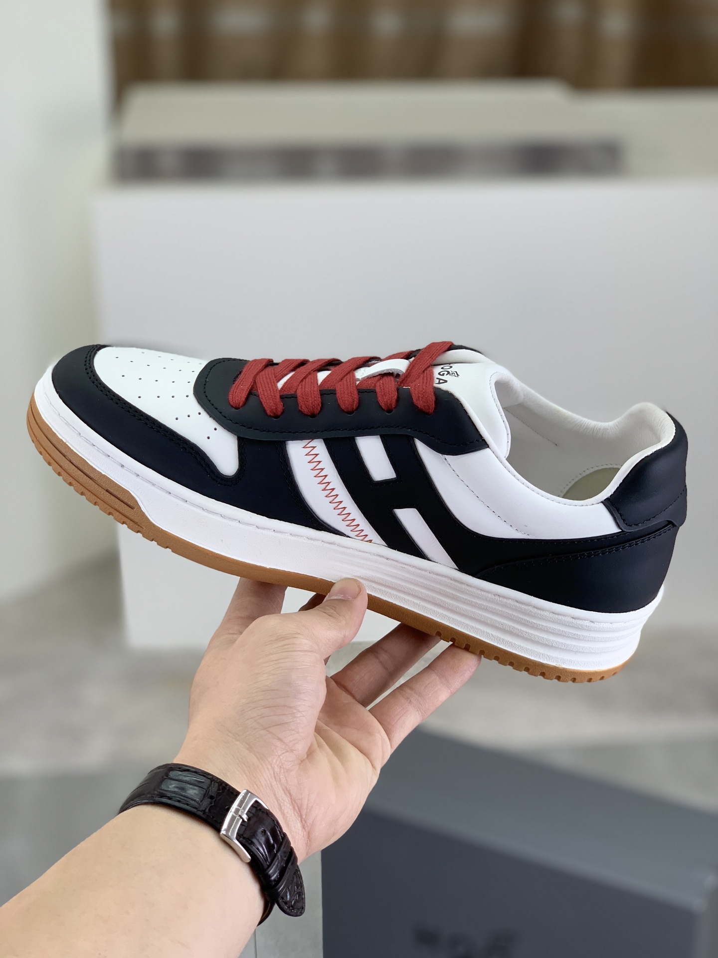 Hogan H630 Series Sneakers - Retro Style, Comfortable EVA Sole, HGN86 Detailing 7 i1744215978655 4829 0 5