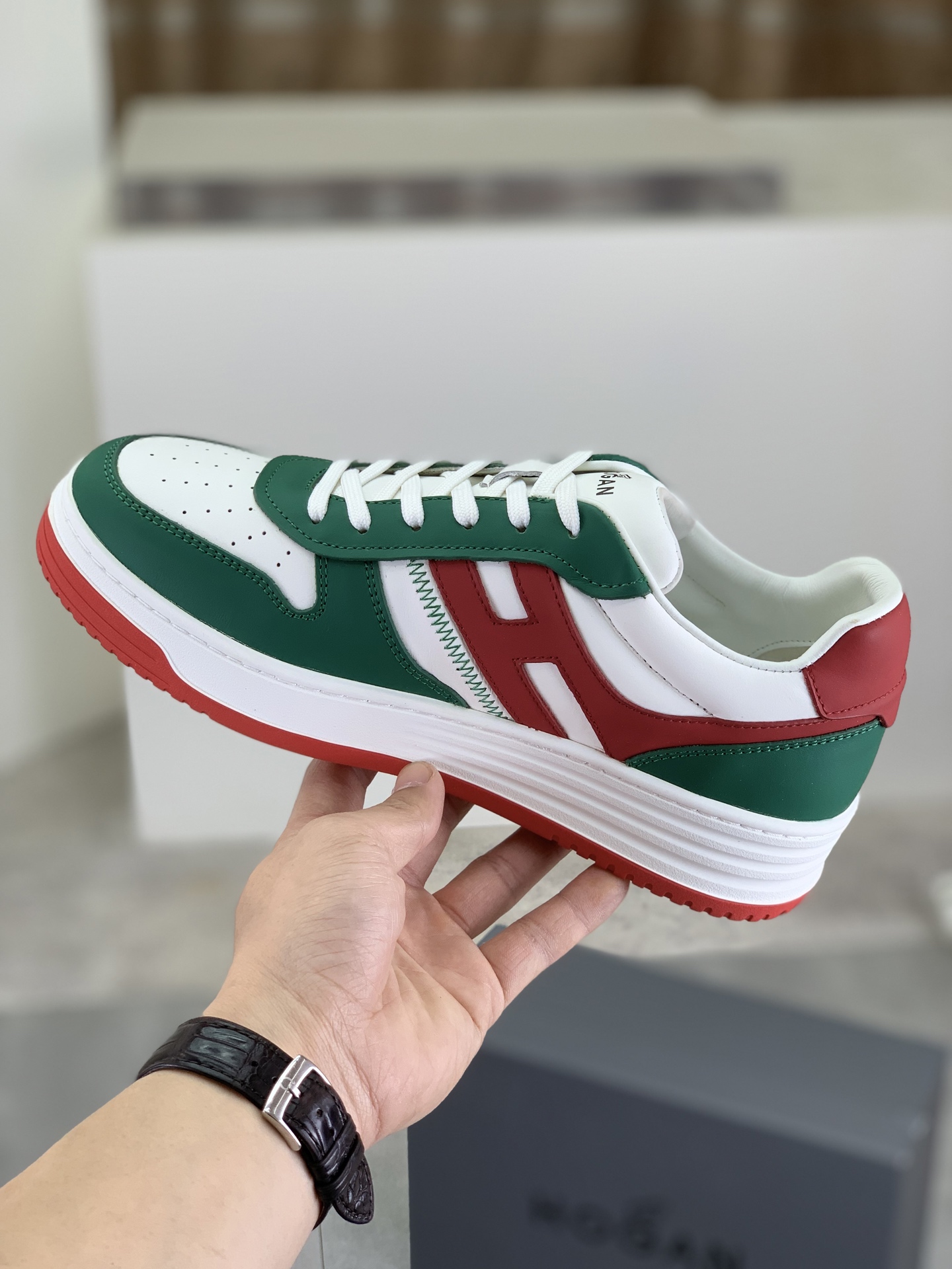 Hogan H630 Series Retro Sneakers - Basketball Style with Distinctive HGN86 Logo 7 i1744216003688 2610 0 5
