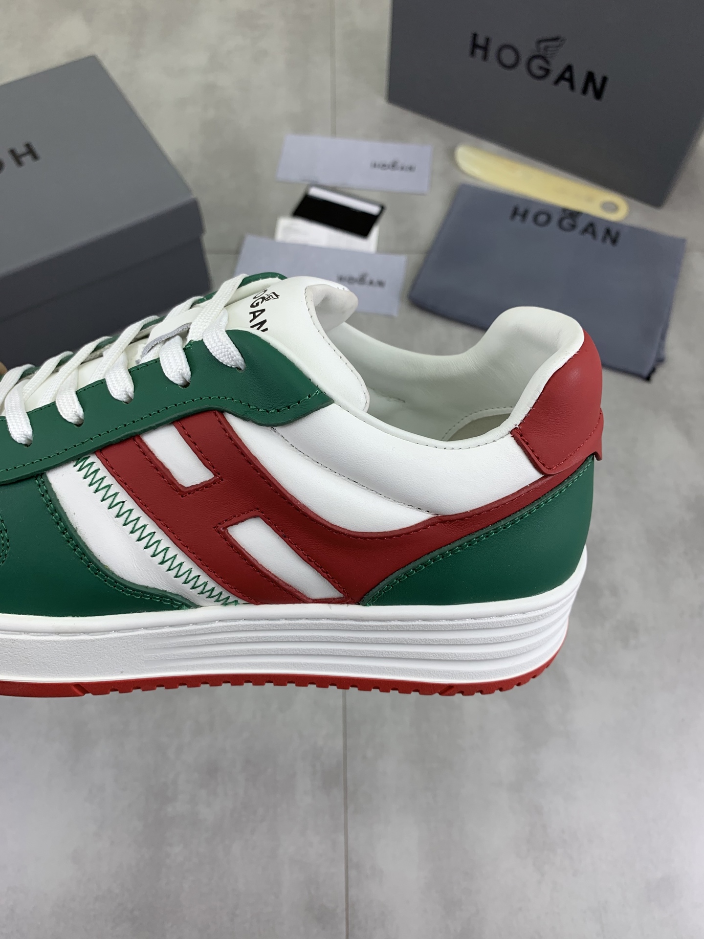 Hogan H630 Series Retro Sneakers - Basketball Style with Distinctive HGN86 Logo 8 i1744216005288 9051 0 6