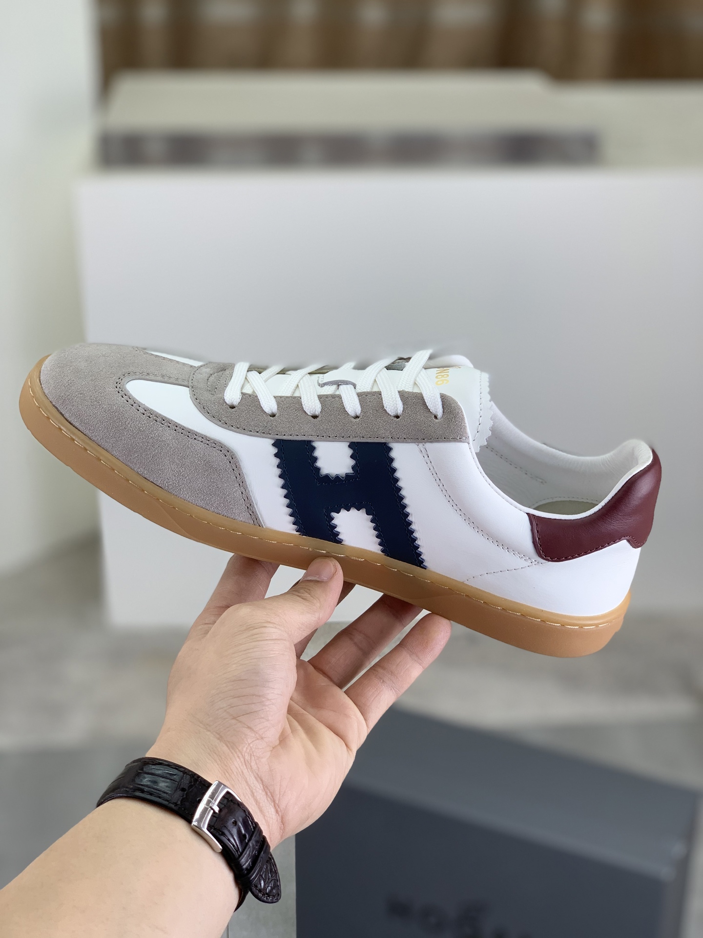 Hogan H630 Series Leather Sneakers Retro Basketball Shoes - Modern Urban Style 7 i1744216113775 3550 0 5