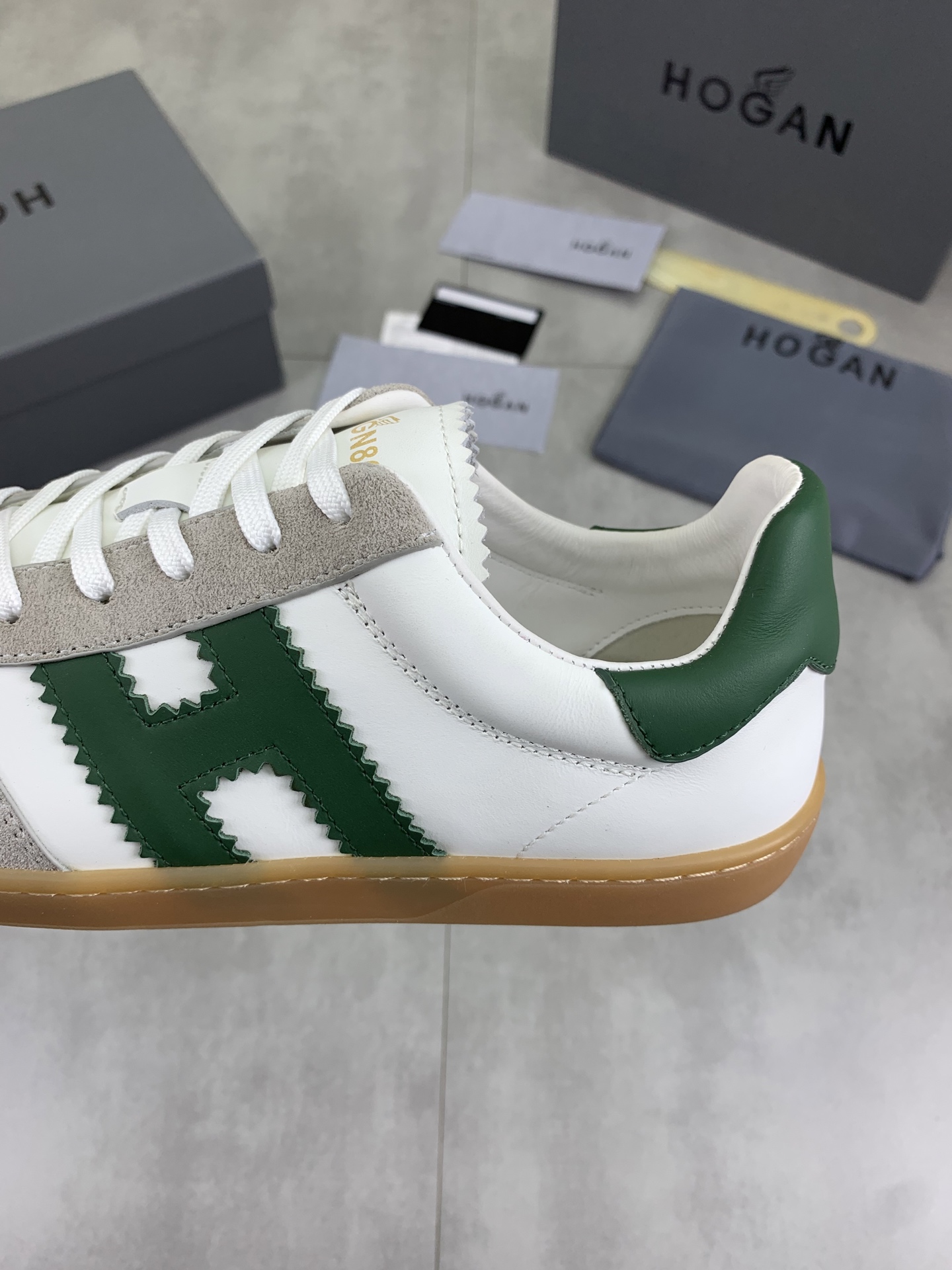 Hogan H630 Series Men's Leather Sneakers - Retro Style & Comfort 8 i1744216197787 6238 0 6