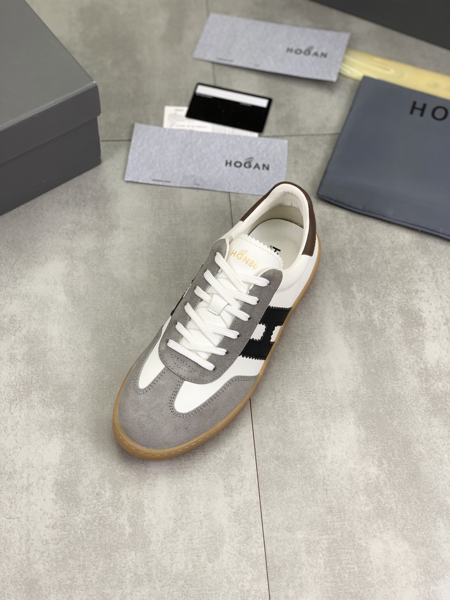 Hogan H630 Series Leather Sneakers Retro Basketball Style for Men 5 i1744216260368 1516 0 3