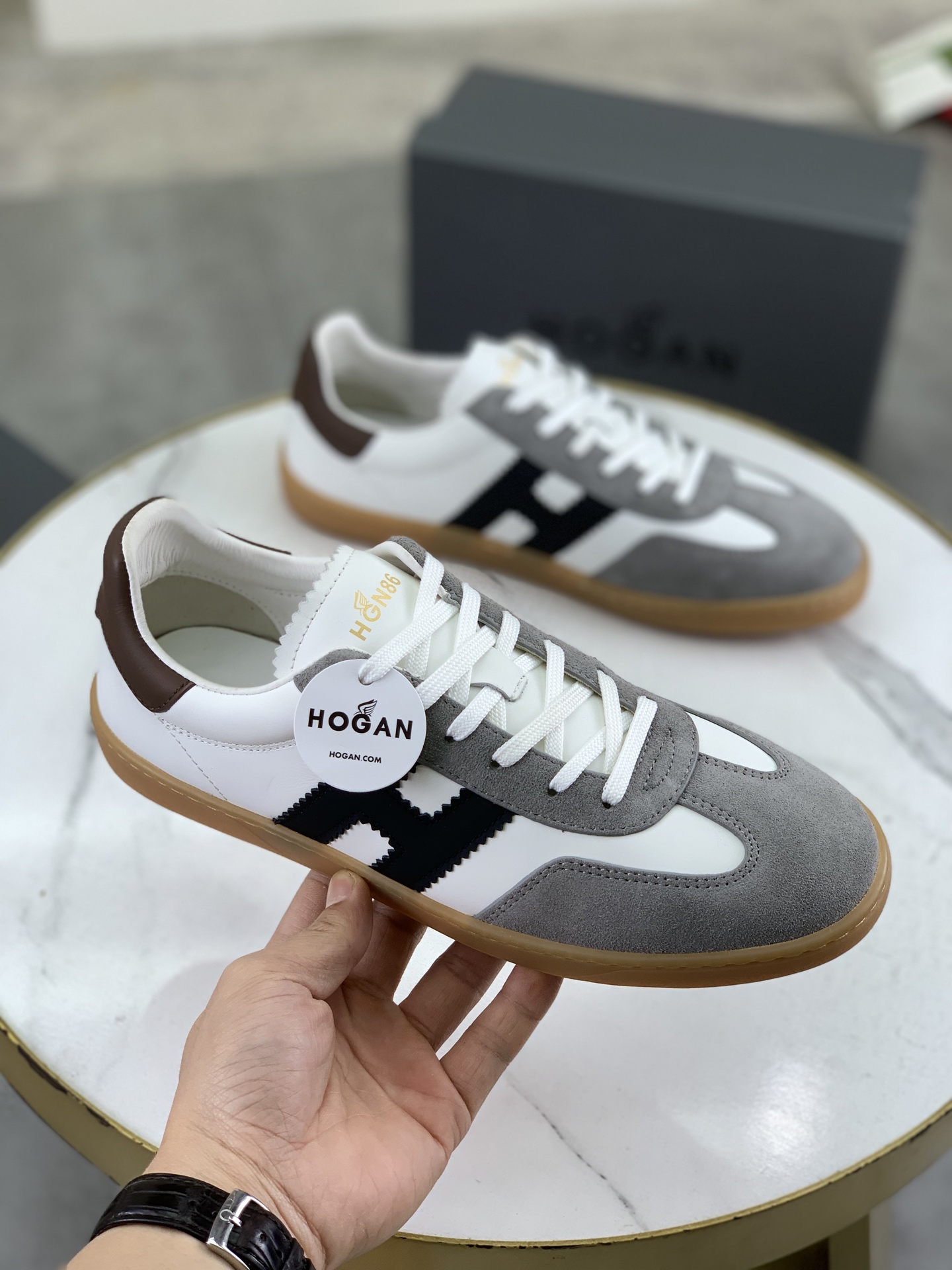 Hogan H630 Series Leather Sneakers Retro Basketball Style for Men 4 i1744216260449 7603 0 2