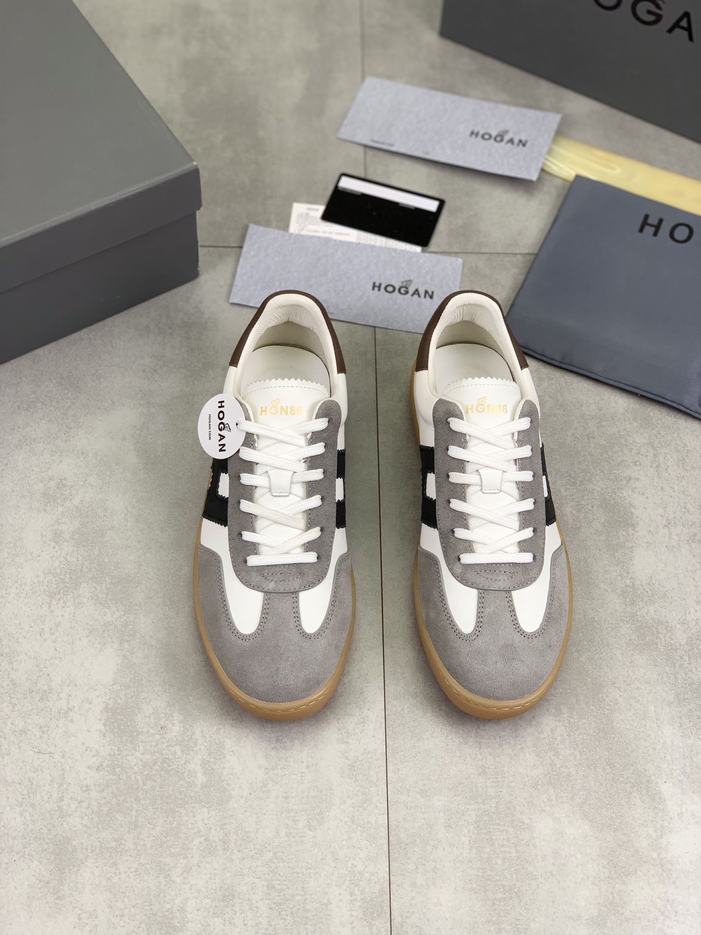 Hogan H630 Series Leather Sneakers Retro Basketball Style for Men 3 i1744216262951 7893 0 1