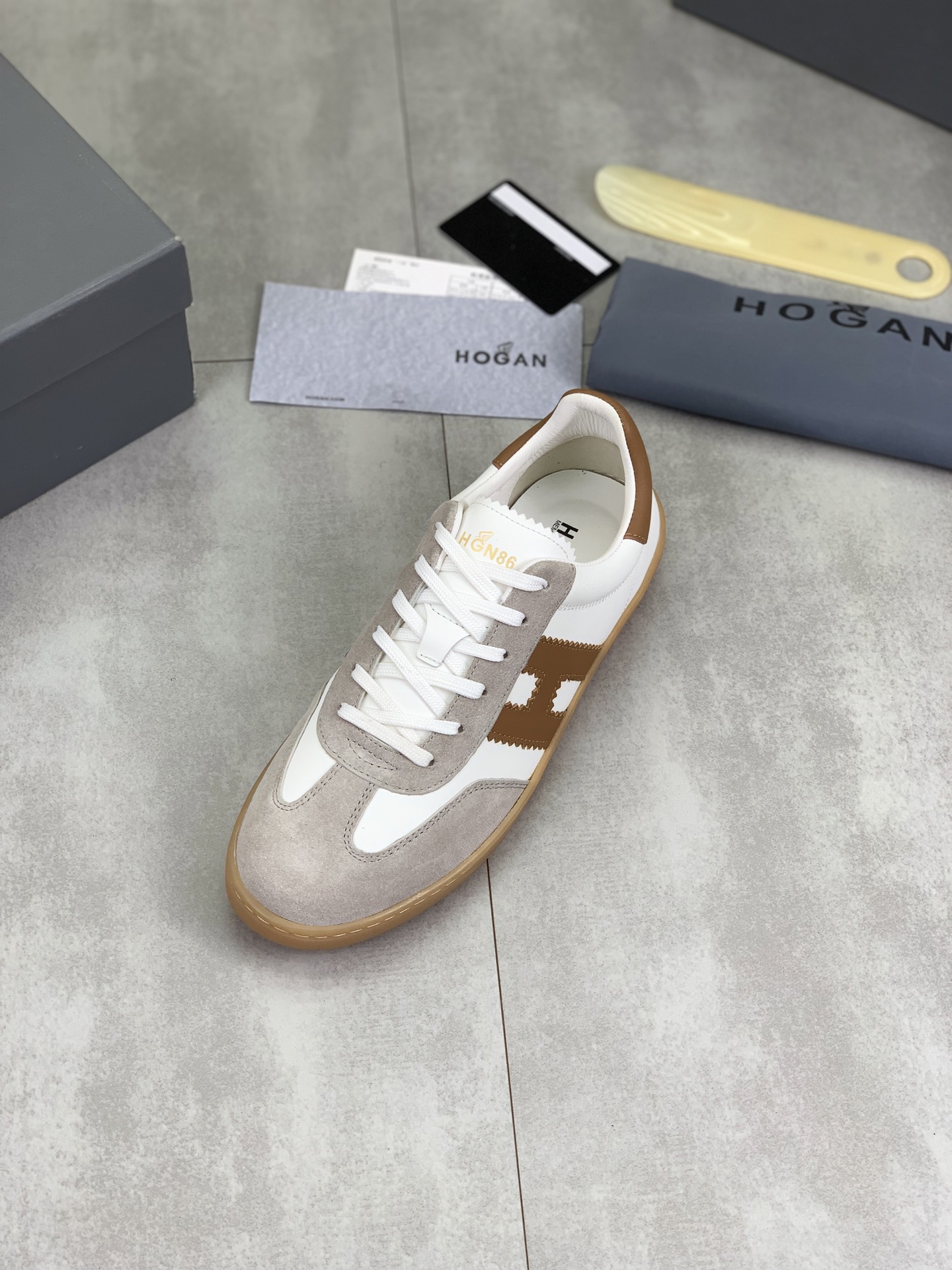 Hogan H630 Series Men's Leather Sneakers Retro Style with HGN86 Logo 5 i1744216301754 5621 0 3