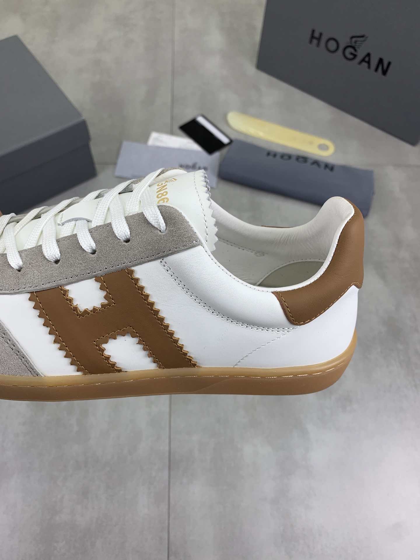 Hogan H630 Series Men's Leather Sneakers Retro Style with HGN86 Logo 8 i1744216302059 7381 0 6