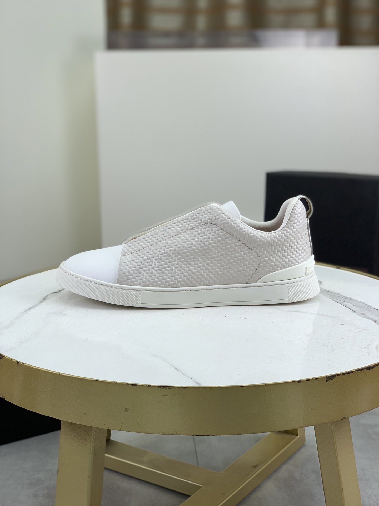 NO:283366,The new series of ZEGNA men's suede Triple StitchMonte luxury casual shoes The latest catwalk official website synchronizes PRODUCT INFORMATIONMONTE (MN·TE) means 