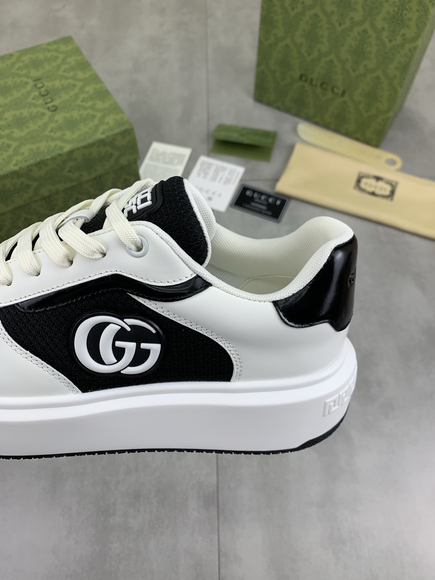 Gucci Men's Ace Leather Sneaker with GG Logo - Black and White, Size 39-44 8 i1746379124188 5267 0 6