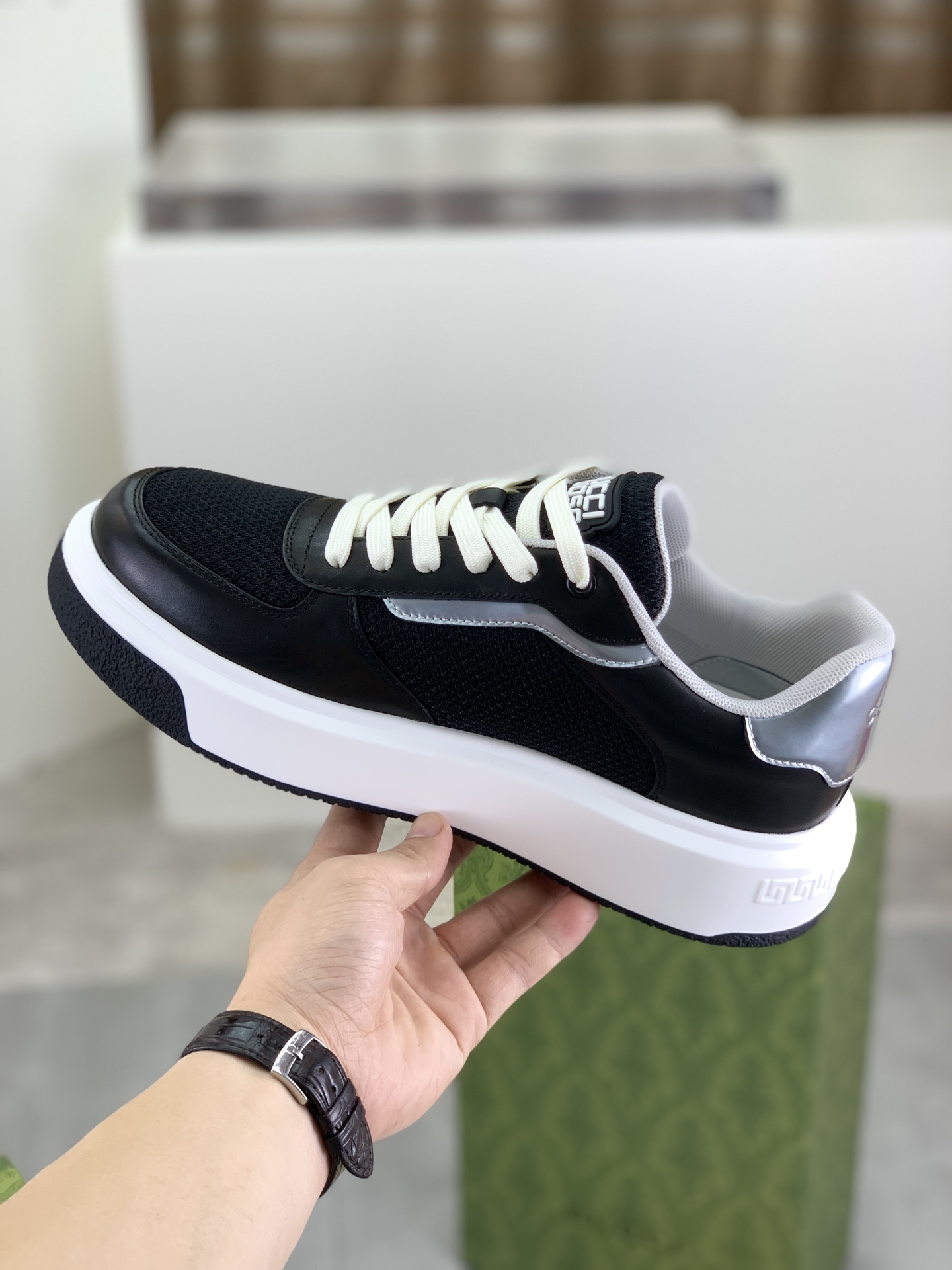 Gucci Leather Sneakers with Interlocking G - Italian Craftsmanship 7 i1746379209657 1682 0 5