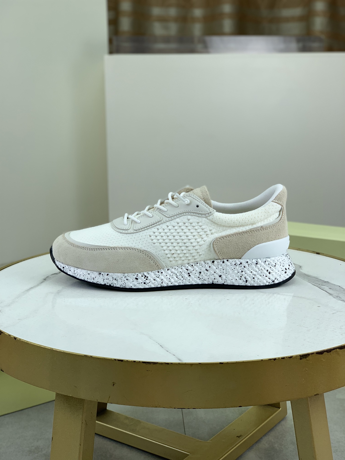 NO:344476,The new series of ZEGNA men's suede Triple StitchMonte luxury casual shoes The latest catwalk official website synchronizes PRODUCT INFORMATIONMONTE (MN·TE) means 