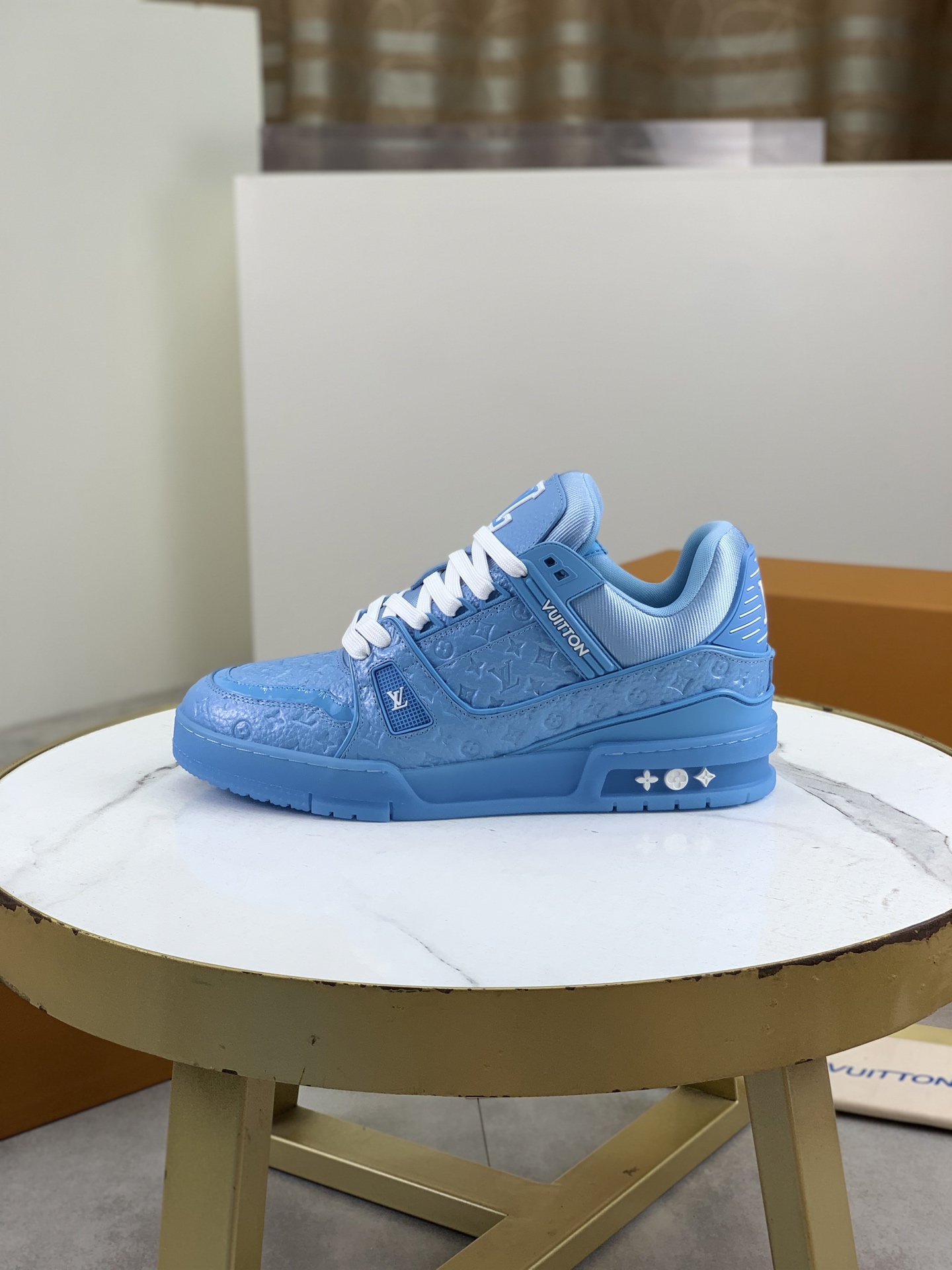 NO:351987,Top version LOUIS VUITTON Counter Series (original) New LV Louis Vuitton - Top version LV classic high-top trendy shoes!  Use imported original calfskin with water-dyed cowhide inner lining. Original wear-resistant, lightweight and high-end TPU large sole!  High-quality quality!  A variety of colors are available, code count 39-44 (38 45 customized), louis vuitton, louis vuitton, louis vuitton, cowhide19860909顶级版本 LOUIS VUITTON 专柜系列（原单）新款LV路易威登 ——顶级版本 LV经典高帮潮鞋！选用进口原版小牛皮 水染牛皮内里.原版耐磨轻便高端TPU大底！高品质精品！多款颜色可选,码数39-44（38 45定做）,,louis vuitton,louis vuitton,louis vuitton,cowhide,Men's shoes