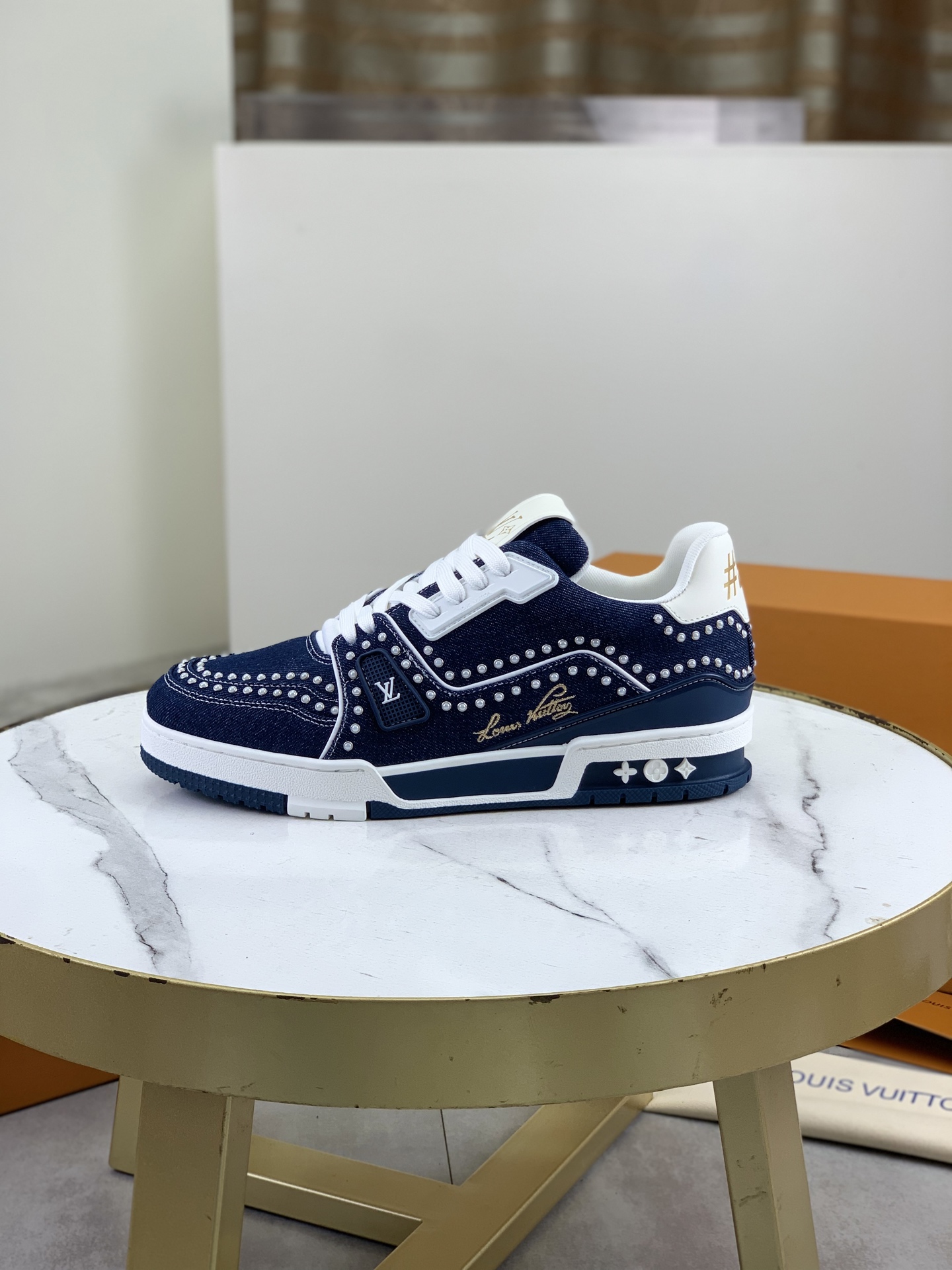 NO:588256,The top version [LOUIS VUITTON] (original order) the latest couple's new LV Louis Vuitton* - the top version of LV classic trendy shoes!  Use imported original lining and original wear-resistant and lightweight TPU outsole!  High quality products!  Various colors available, men's sizes 39-45, louis vuitton, louis vuitton, louis vuitton19860909顶级版本【LOUIS VUITTON）（原单）最情侣新款LV路易威登 *——顶级版本 LV经典潮鞋！选用进口原版内里.原版耐磨轻便TPU大底！高品质精品！多款颜色可选,码数男39-45,,louis vuitton,louis vuitton,louis vuitton,Men's shoes