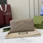 【Gucci】. 🔥 "équipé d'un ensemble complet d'emballage de boîte verte d'origine 🔥gg Marmont Series Quilting Card Sacs. Comme le gris et le taupe de différents tons, les dessins durables de Gucci lanceront de nouveaux modèles chaque saison. Dans les séries de printemps et d'été 2025, Gray-Brown ajoute de la couleur à la nouvelle série d'articles en cuir avec une atmosphère durable et vigoureuse. Sur ce sac de carte GG Marmont classique, il est présenté de manière vigoureuse. Taupe enropte en V matelassé, accessoires de tons d'or, doublure en tissu nuageux Double G, douze compartiments de carte et trois compartiments de billets de banque, modèle de sac à monnaie à fermeture éclair: 443123. Taille: 10,5x (longueur) x19 (largeur) x2cm (épais) Couleur: taupe / cuir d'origine. Création italienne 1 【Gucci】. 🔥 « équipé d’un ensemble complet d’emballage de boîte verte d’origine 🔥gg Marmont Series Quilting Card Sacs. Comme le gris et le taupe de différents tons, les dessins durables de Gucci lanceront de nouveaux modèles chaque saison. Dans les séries de printemps et d’été 2025, Gray-Brown ajoute de la couleur à la nouvelle série d’articles en cuir avec une atmosphère durable et vigoureuse. Sur ce sac de carte GG Marmont classique, il est présenté de manière vigoureuse. Taupe enropte en V matelassé, accessoires de tons d’or, doublure en tissu nuageux Double G, douze compartiments de carte et trois compartiments de billets de banque, modèle de sac à monnaie à fermeture éclair: 443123. Taille: 10,5x (longueur) x19 (largeur) x2cm (épais) Couleur: taupe / cuir d’origine. Création italienne