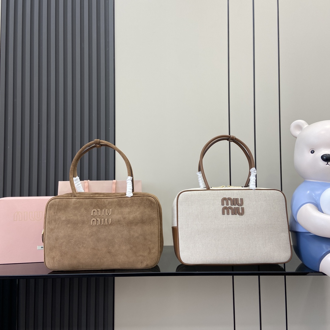 Miu Miu Product _dU0qfsKiecwy8g4FE9qV81H-e0yoZG19KEmTwSg