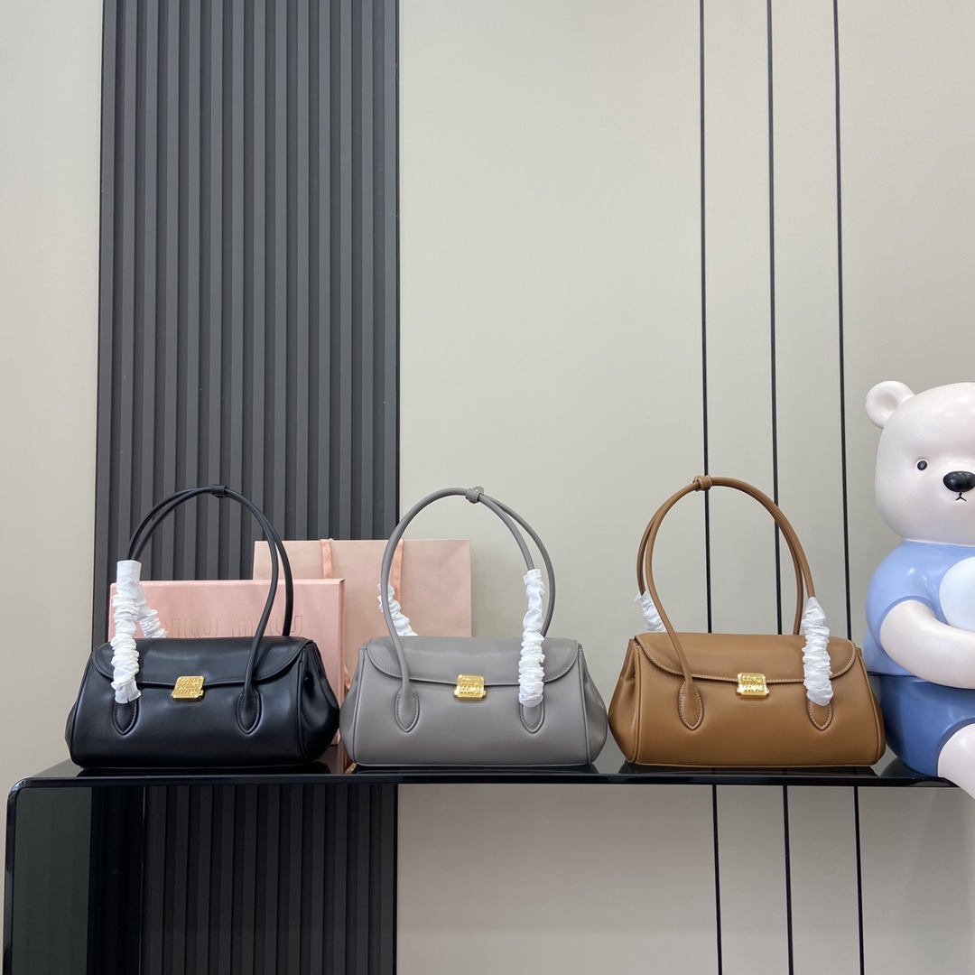 Miu Miu Product _dj7qfHuDUBBIdkKg3naJmLu0TSZw5Ebk1eX0AWw