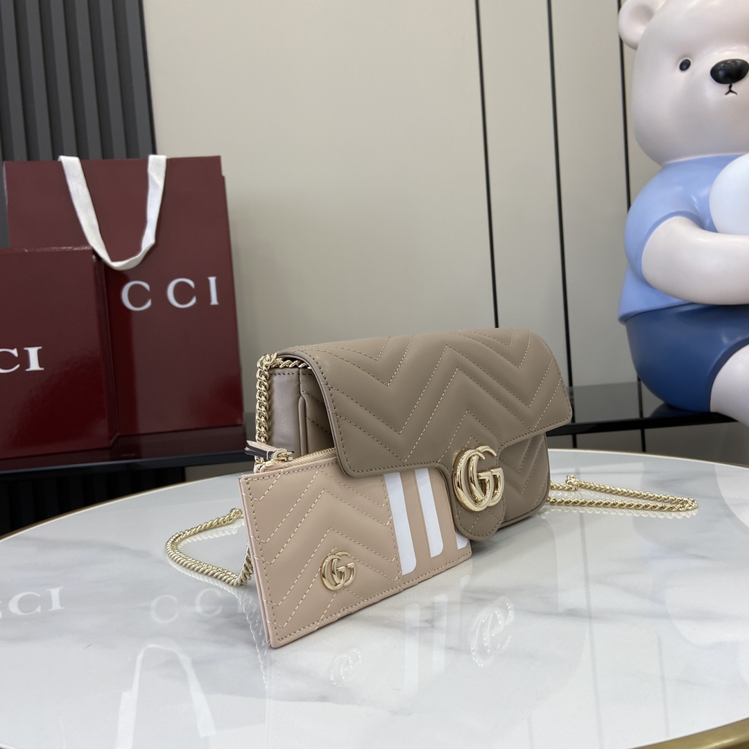 Gucci GG Marmont系列饰有20世纪70年代首次推出的典藏双G标识 并已成为品牌标志性的系列之一