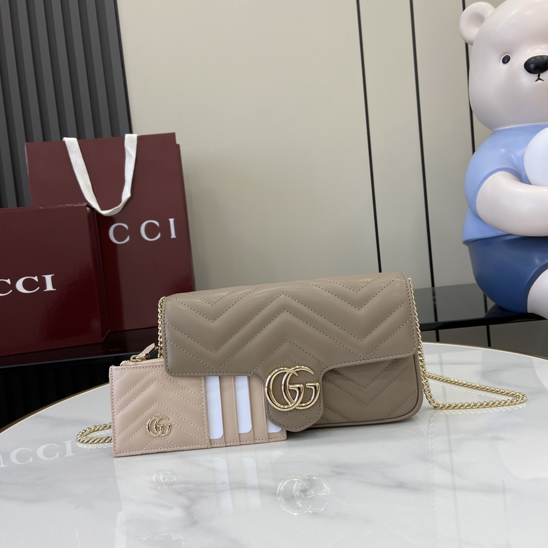Gucci GG Marmont系列饰有20世纪70年代首次推出的典藏双G标识 并已成为品牌标志性的系列之一