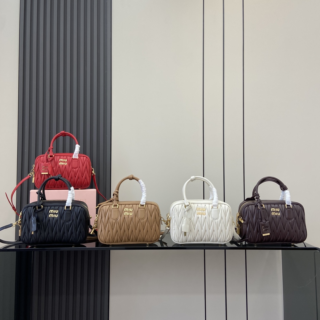 Miu Miu Product _daxqfpqu1CQaGbMEEfJq7YzAoAcUIRy2WjM4Riw