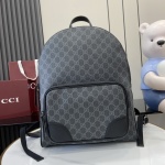 . ‼ ️"Avec un ensemble complet de sacs cadeaux verts originaux"‼ ️La nouvelle série d'articles de voyage pour hommes GG Emblem réinterprète l'élégance intemporelle et le savoir-faire exquis de la marque. Ce sac à dos est confectionné à partir d'un nouveau tissu enduit monogramme GG noir et comporte une poche intérieure multifonctionnelle et un anneau en D extérieur pour accrocher des accessoires. Tissu enduit noir New monogram GG Garniture en cuir noir Doublure en coton Dos rembourré Intérieur : 1 compartiment rembourré pour ordinateur portable, 1 poche crayon et 1 poche zippée Extérieur : 1 poche avant zippée et 1 fermeture zippée D Ring modèle : 821159. Dimensions : 31 cm (largeur) x 41 cm (hauteur) x 18 cm (profondeur) Poids : environ 1,45 kg Couleur : Gram pvc/cuir d'origine. Fabriqué en Italie 1 . ‼ ️ »Avec un ensemble complet de sacs cadeaux verts originaux »‼ ️La nouvelle série d’articles de voyage pour hommes GG Emblem réinterprète l’élégance intemporelle et le savoir-faire exquis de la marque. Ce sac à dos est confectionné à partir d’un nouveau tissu enduit monogramme GG noir et comporte une poche intérieure multifonctionnelle et un anneau en D extérieur pour accrocher des accessoires. Tissu enduit noir New monogram GG Garniture en cuir noir Doublure en coton Dos rembourré Intérieur : 1 compartiment rembourré pour ordinateur portable, 1 poche crayon et 1 poche zippée Extérieur : 1 poche avant zippée et 1 fermeture zippée D Ring modèle : 821159. Dimensions : 31 cm (largeur) x 41 cm (hauteur) x 18 cm (profondeur) Poids : environ 1,45 kg Couleur : Gram pvc/cuir d’origine. Fabriqué en Italie