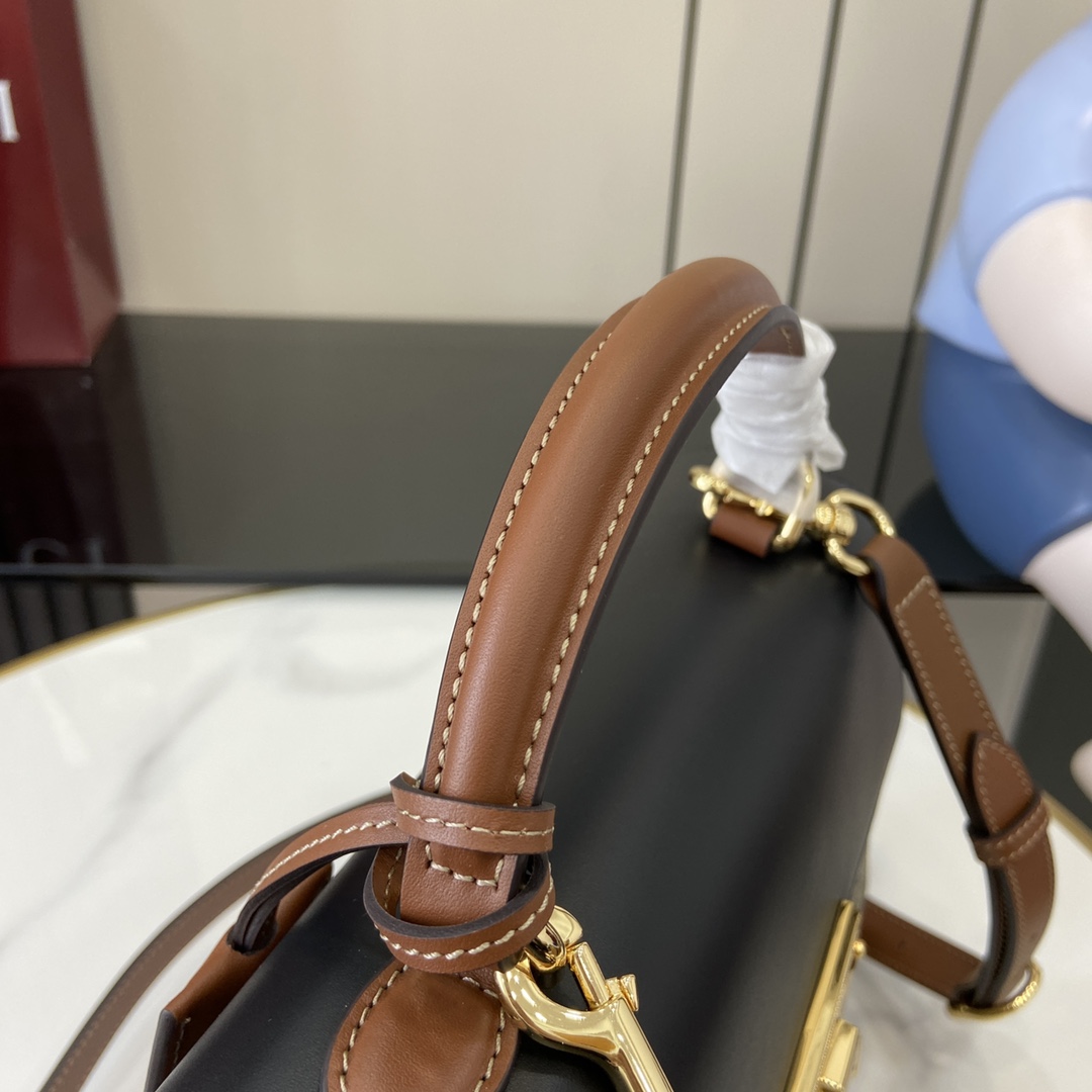 Coach G家 新款。市场 独家控货，专/柜品质 采用进口牛皮， 五金 做工。 独家 照
