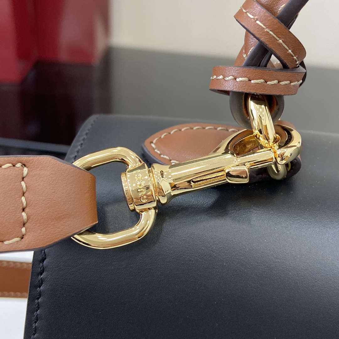 Coach G家 新款。市场 独家控货，专/柜品质 采用进口牛皮， 五金 做工。 独家 照