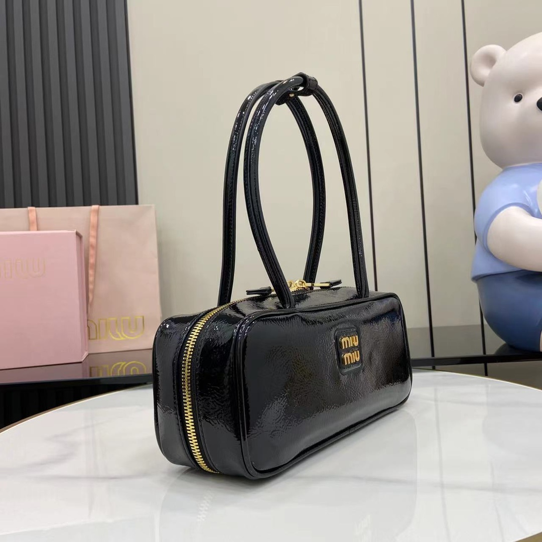 Miu Miu Beau Handbag: Chic Black Leather Shoulder Bag, 28cm - Perfect Size! 3 i1744915064 766 4