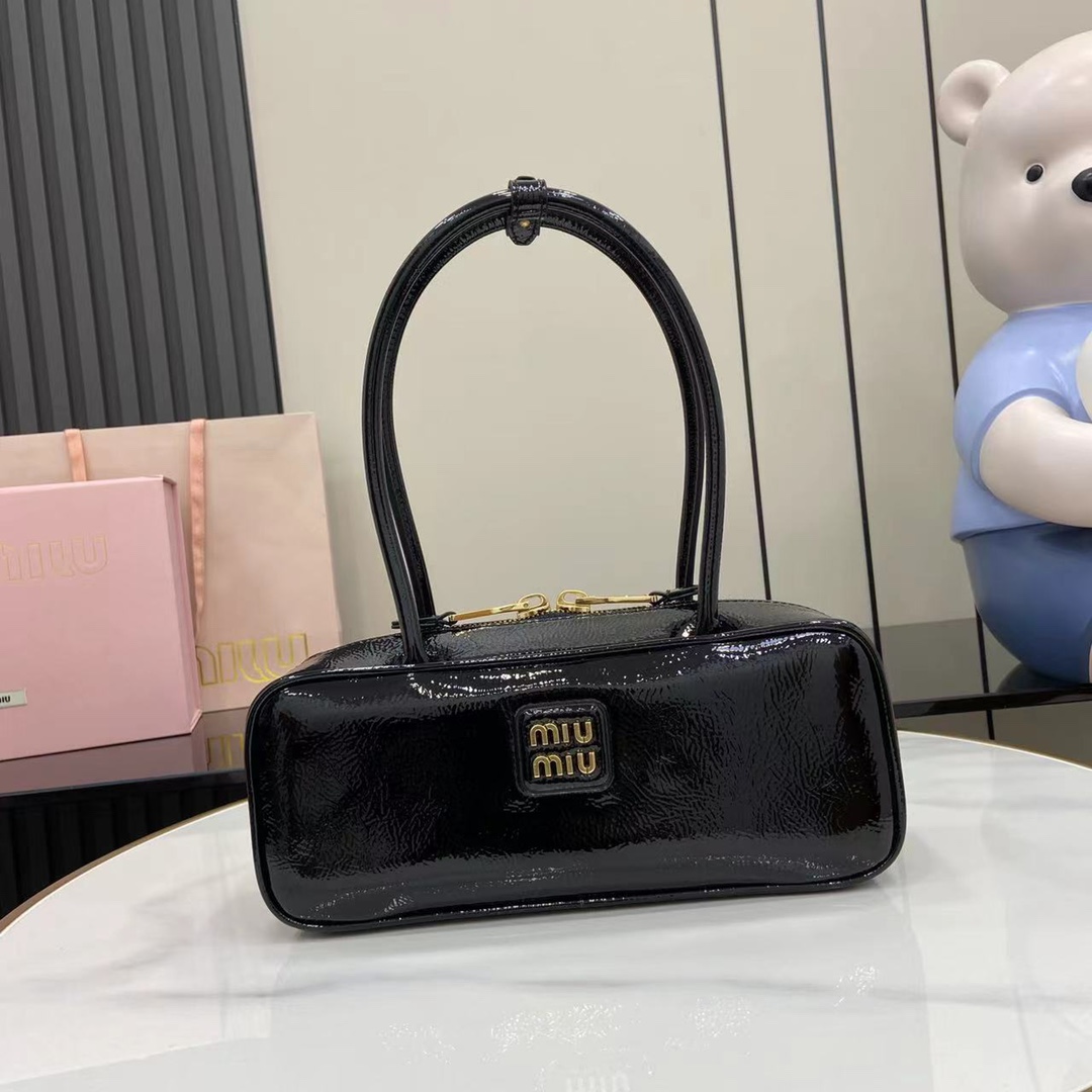 Miu Miu Beau Handbag: Chic Black Leather Shoulder Bag, 28cm - Perfect Size! 2 i1744915065 7993 0