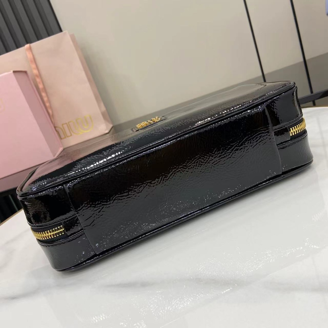 Miu Miu Beau Handbag: Chic Black Leather Shoulder Bag, 28cm - Perfect Size! 5 i1744915065 9200 0