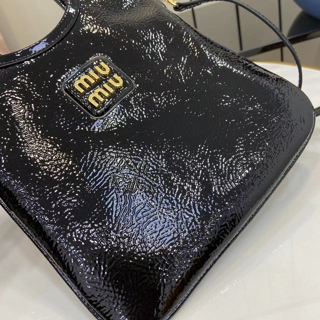 Miu Miu Mini Tote Bag: Compact, Stylish, and Versatile - Perfect for Everyday Use 8 i1744915680 5701 0