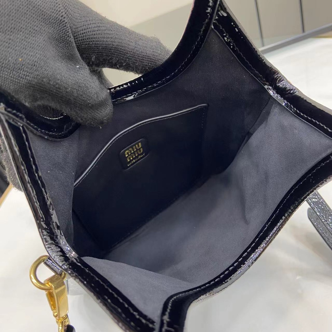 Miu Miu Mini Tote Bag: Compact, Stylish, and Versatile - Perfect for Everyday Use 9 i1744915680 8859 6