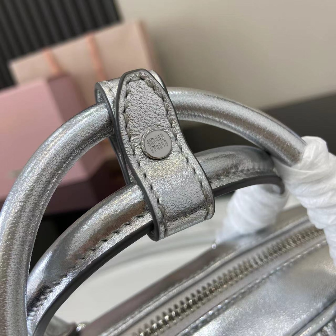 Arcadie Matelasse Silver Leather Bowling Baguette with Adjustable Strap 7 i1745136965 649 4