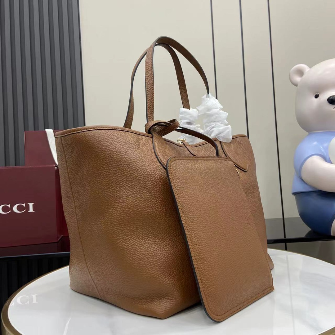 Gucci 新品一款包袋 两种风格 Totissima系列托特包演绎双面美学 一面粒面皮革
