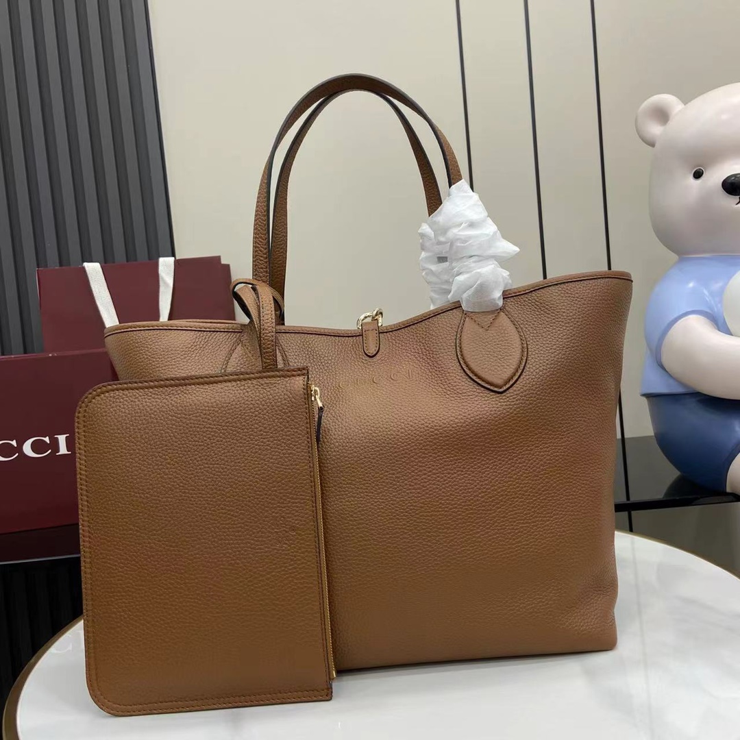 Gucci 新品一款包袋 两种风格 Totissima系列托特包演绎双面美学 一面粒面皮革