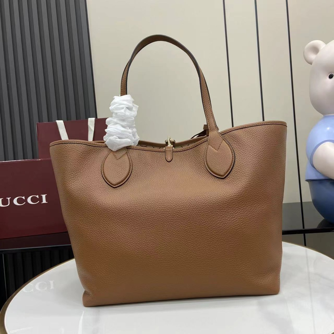 Gucci 新品一款包袋 两种风格 Totissima系列托特包演绎双面美学 一面粒面皮革